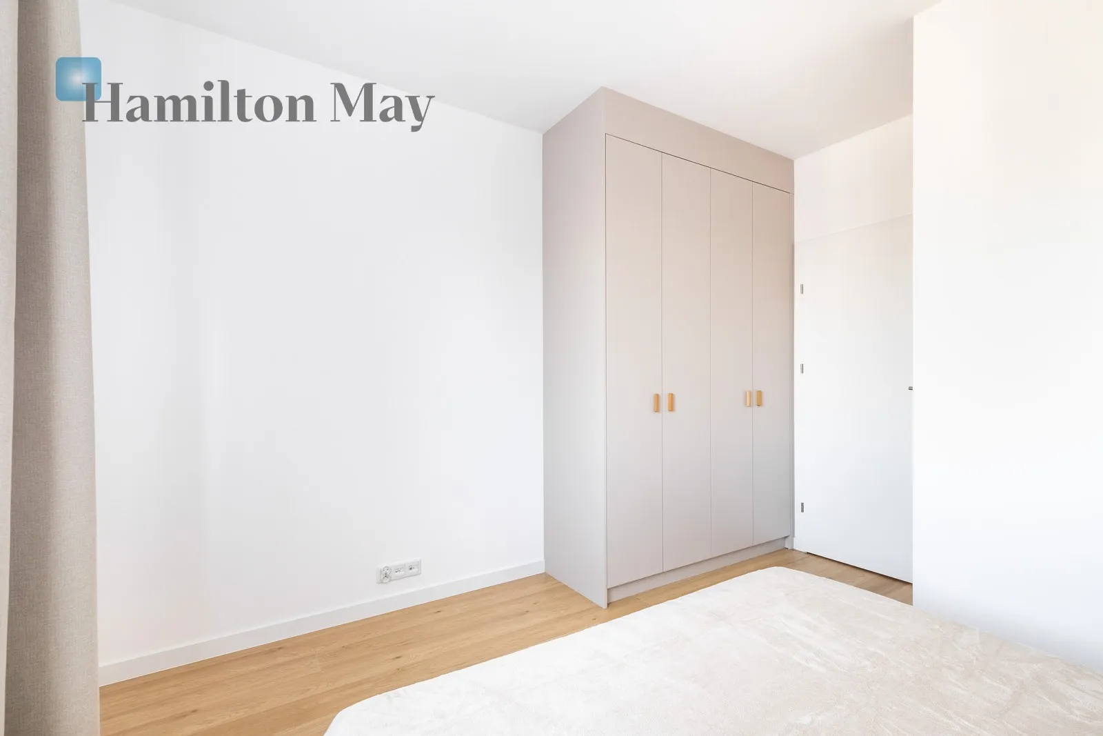 Region: Podgórze Subregion: Płaszów Distance to centre: 4.69 km Level: 5 Price: 3300 PLN Bedrooms: 2 - slider