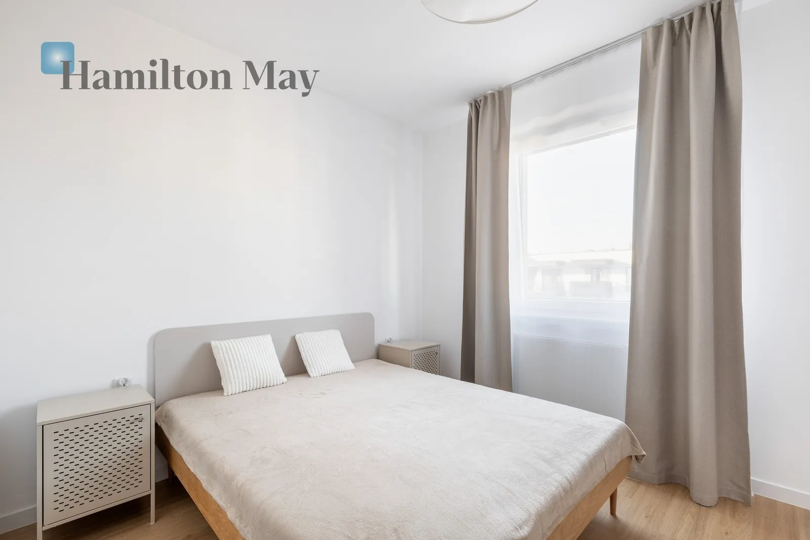 Street: Myśliwska Region: Podgórze Subregion: Płaszów Distance to centre: 4.69 km Level: 5 Price: 3300 PLN - slider