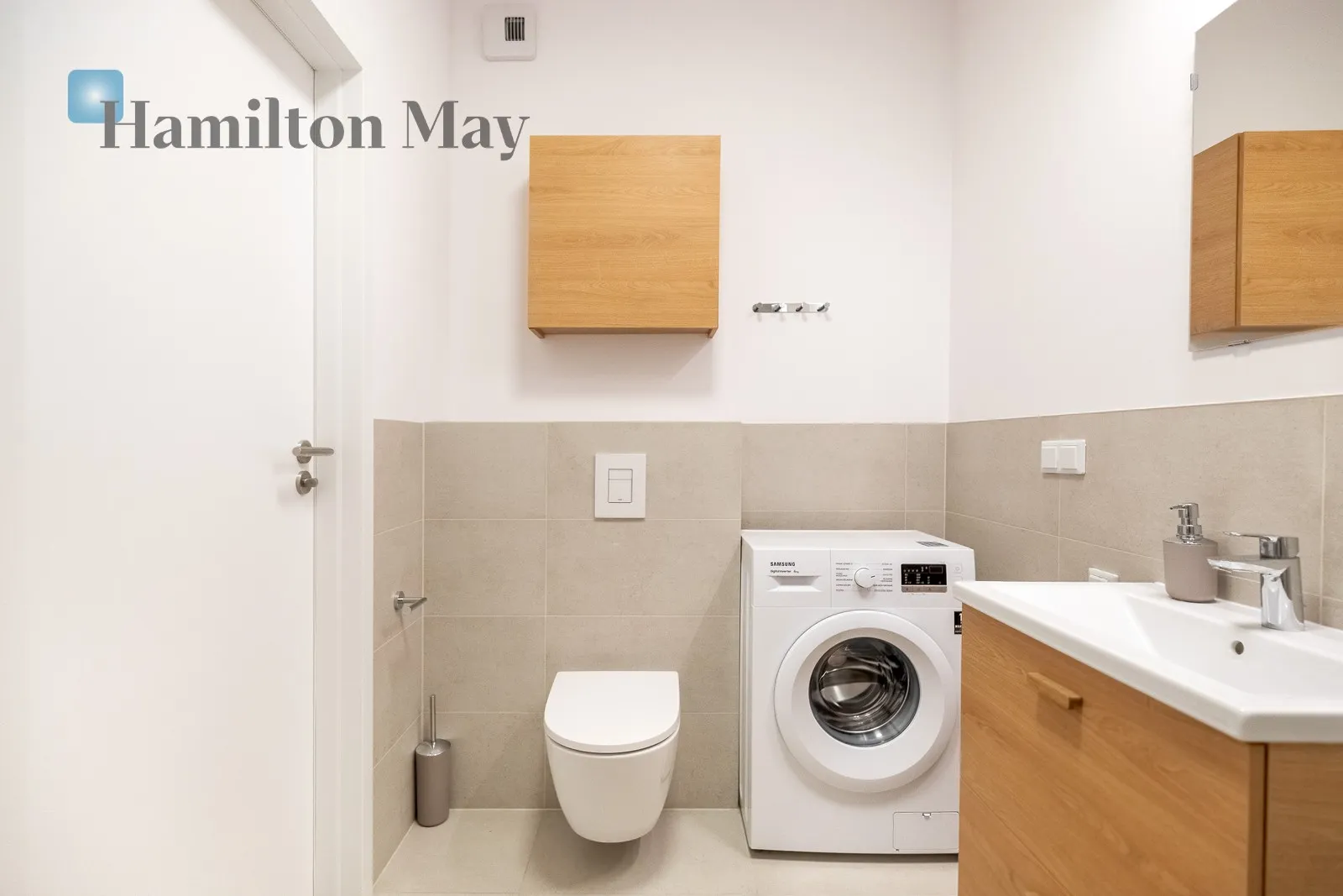 Street: Myśliwska Region: Podgórze Subregion: Płaszów Distance to centre: 4.69 km Level: 5 - slider