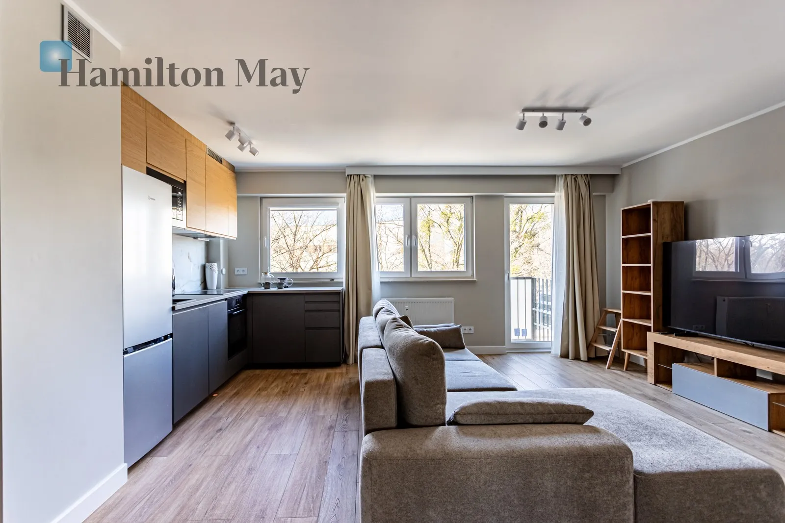 Street: Władysława Broniewskiego Region: Warszawa Distance to centre: 5.36 km Level: 6 Price: 3200 PLN Bedrooms: 1 Bathrooms: 1 Size: 40m2 - slider