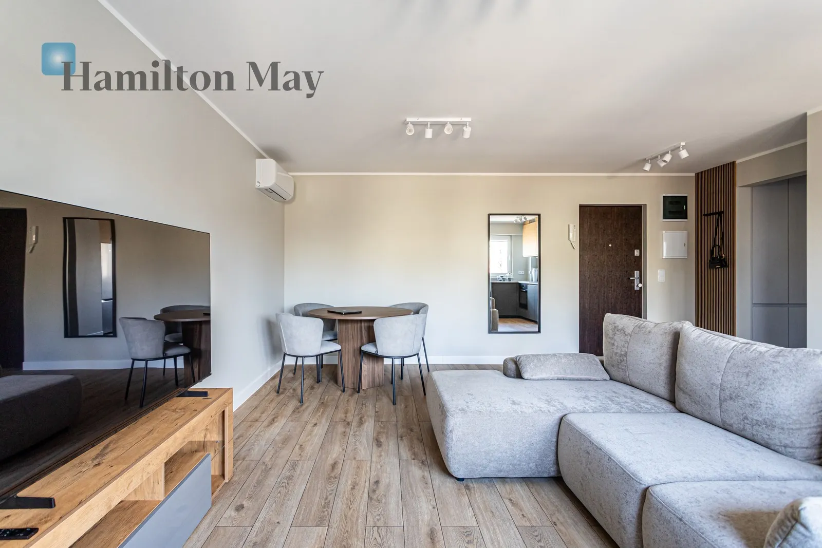 City: Warszawa Street: Władysława Broniewskiego Region: Warszawa Distance to centre: 5.36 km Level: 6 Price: 3200 PLN Bedrooms: 1 Bathrooms: 1 Size: 40m2 - slider