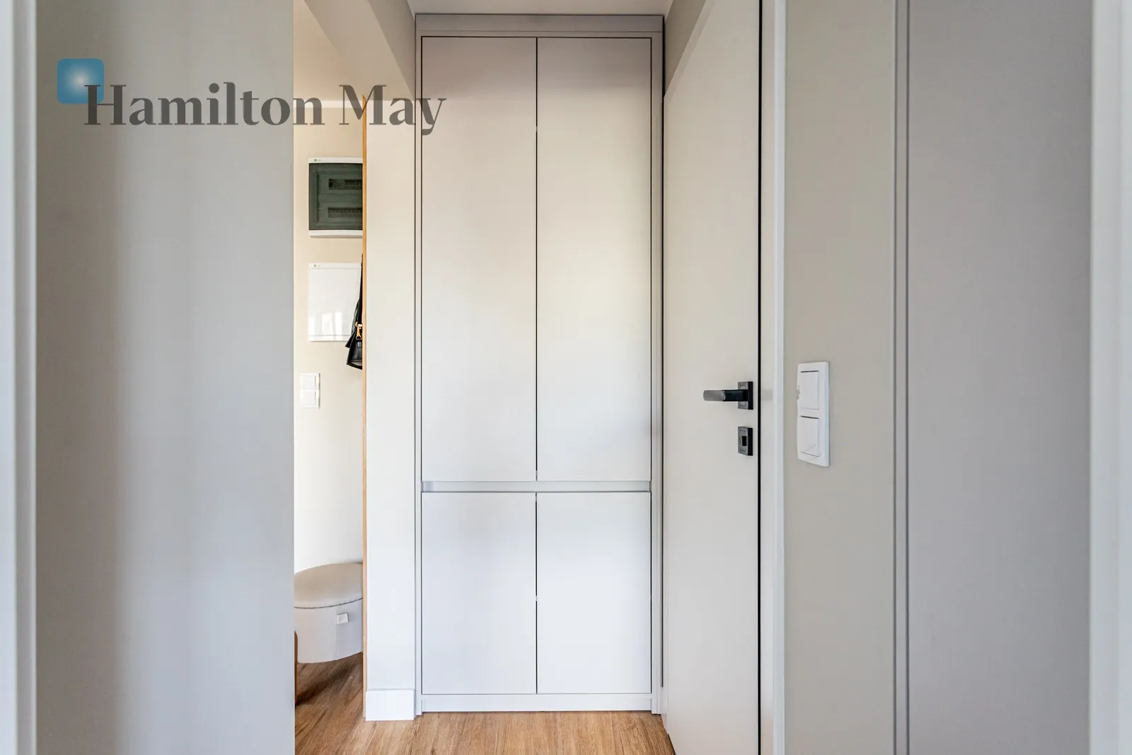 Level: 6 Price: 3200 PLN Bedrooms: 1 Bathrooms: 1 Size: 40m2 Price/m2: 80 PLN - slider