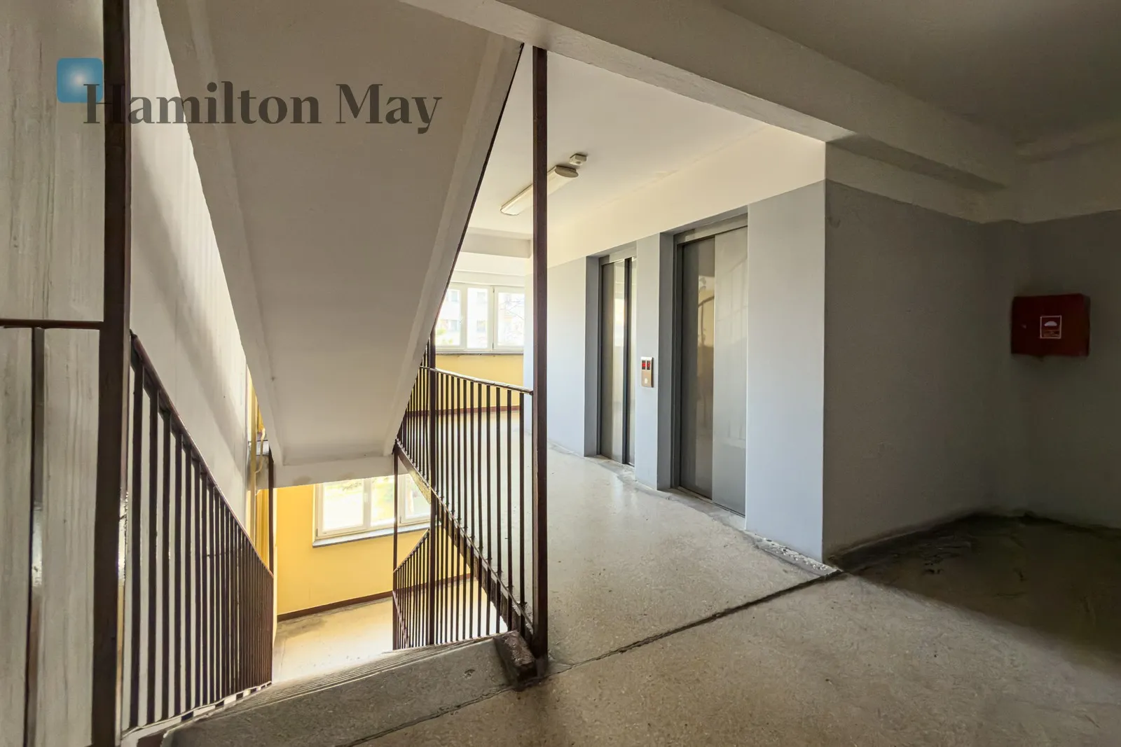 Distance to centre: 5.36 km Level: 6 Price: 3200 PLN Bedrooms: 1 Bathrooms: 1 - slider