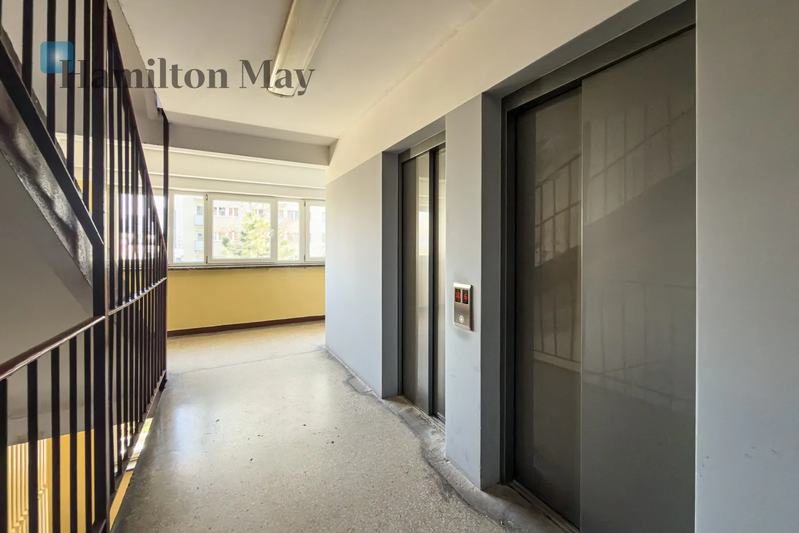 Level: 6 Price: 3200 PLN Bedrooms: 1 Bathrooms: 1 Size: 40m2 - slider