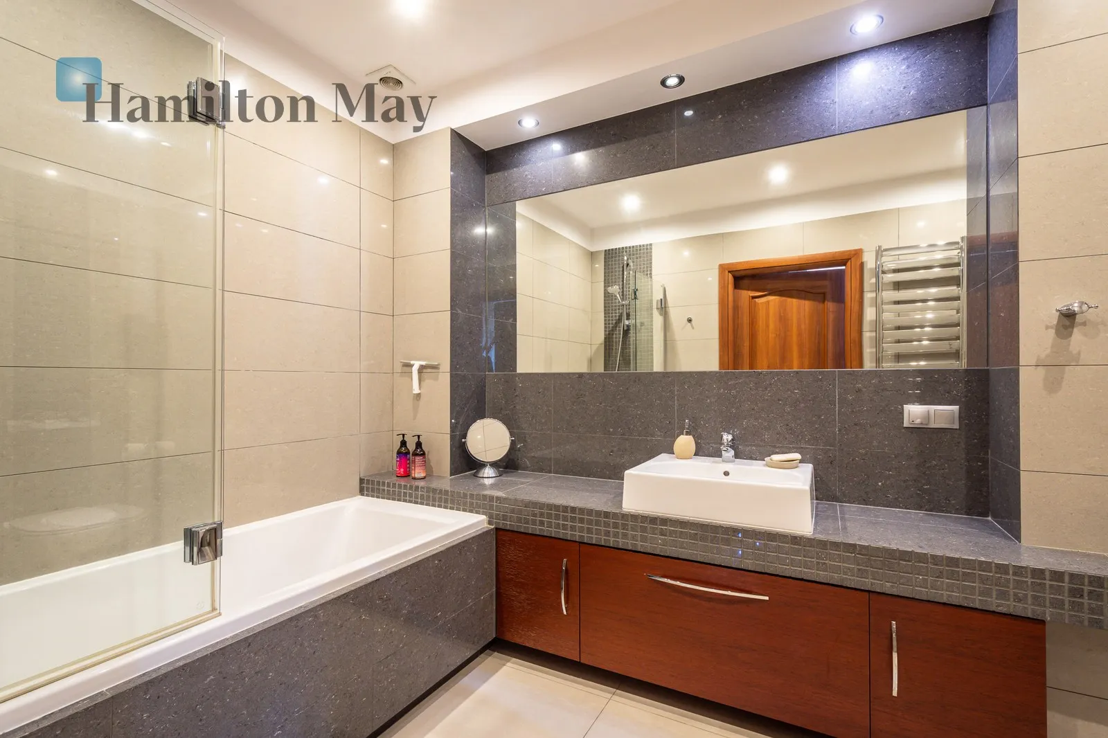 Level: 2 Price: 1350000 PLN Bedrooms: 2 Bathrooms: 1 Size: 73.84m2 Price/m2: 18283 PLN