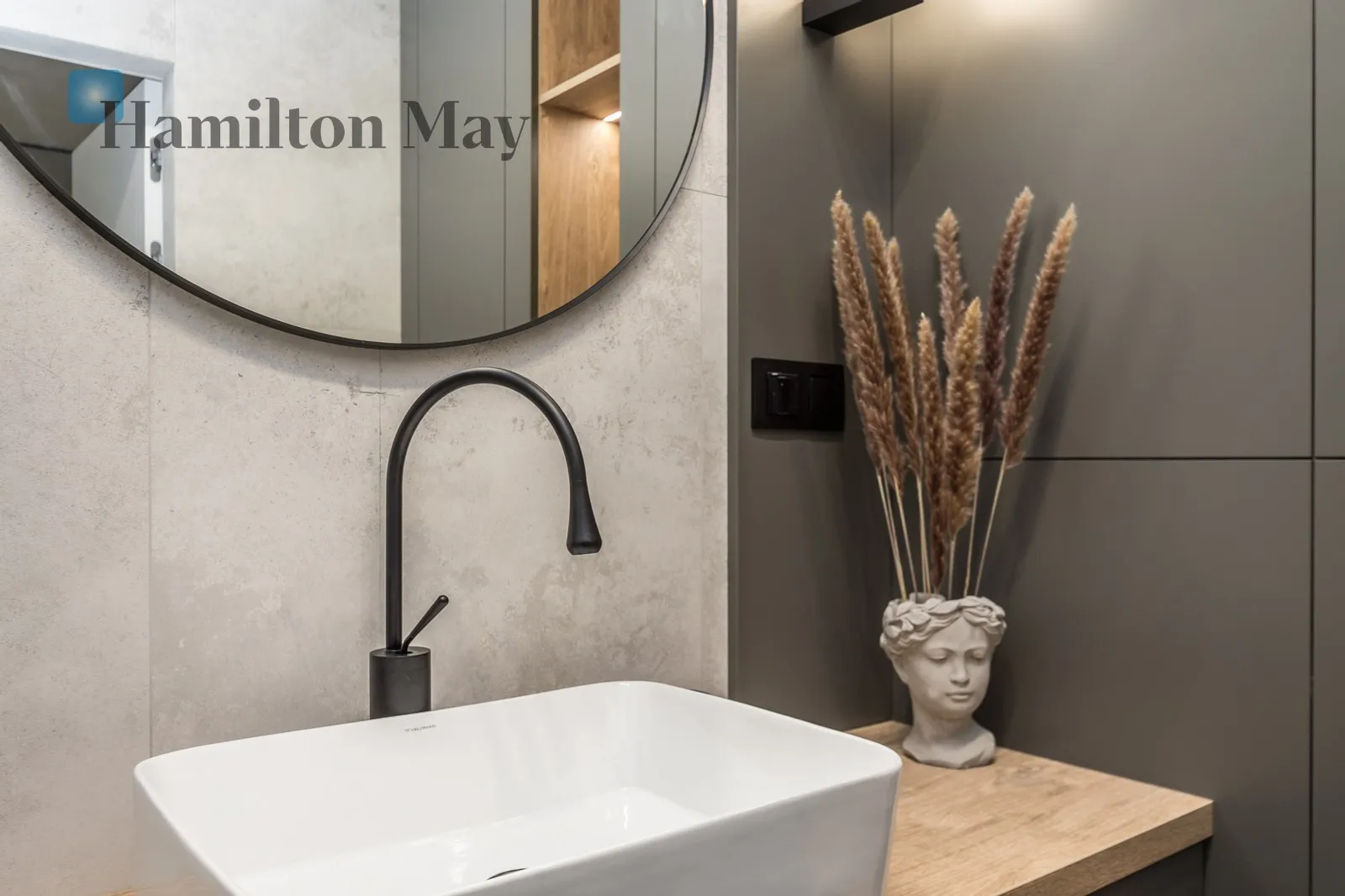 Level: 3 Price: 3500 PLN Bedrooms: 1 Bathrooms: 1 - slider