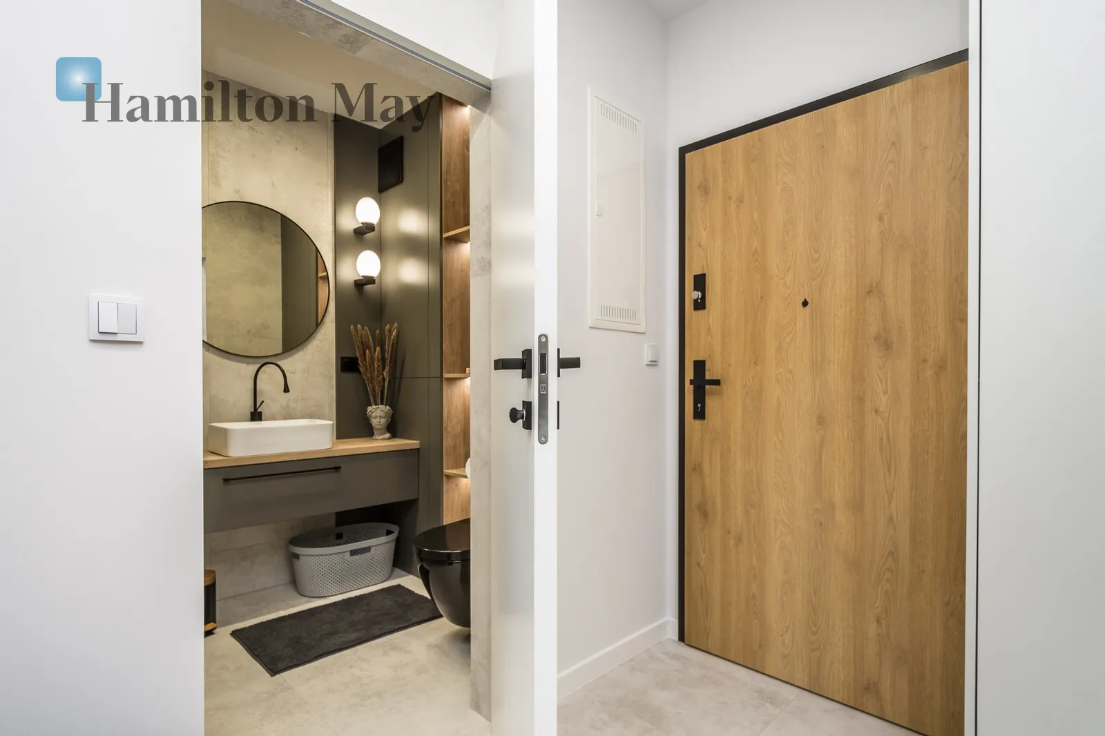 Distance to centre: 5.83 km Level: 3 Price: 3500 PLN Bedrooms: 1 Bathrooms: 1 - slider