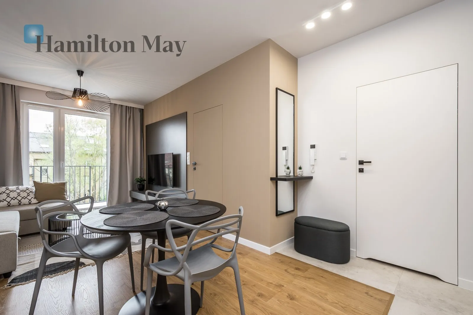 Distance to centre: 5.83 km Level: 3 Price: 3500 PLN Bedrooms: 1 Bathrooms: 1 Size: 36m2 - slider