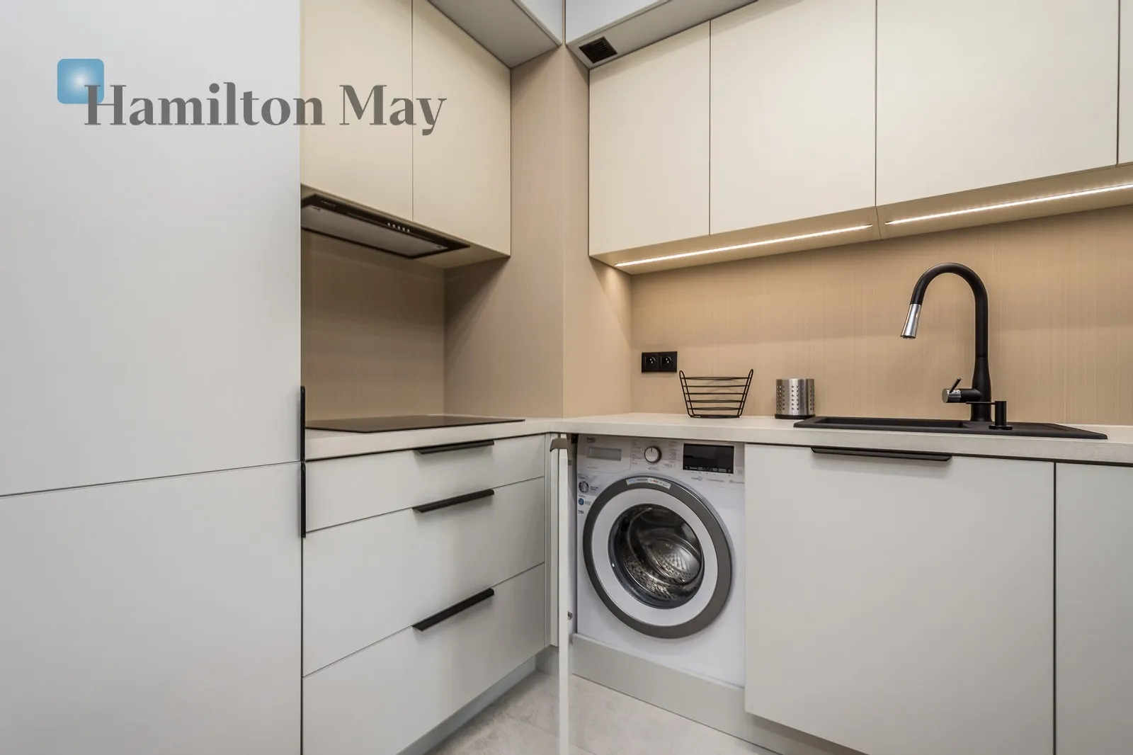 City: Kraków Street: Obozowa Region: Łagiewniki-Borek Fałęcki Distance to centre: 5.83 km Level: 3 Price: 3500 PLN Bedrooms: 1 Bathrooms: 1 - slider