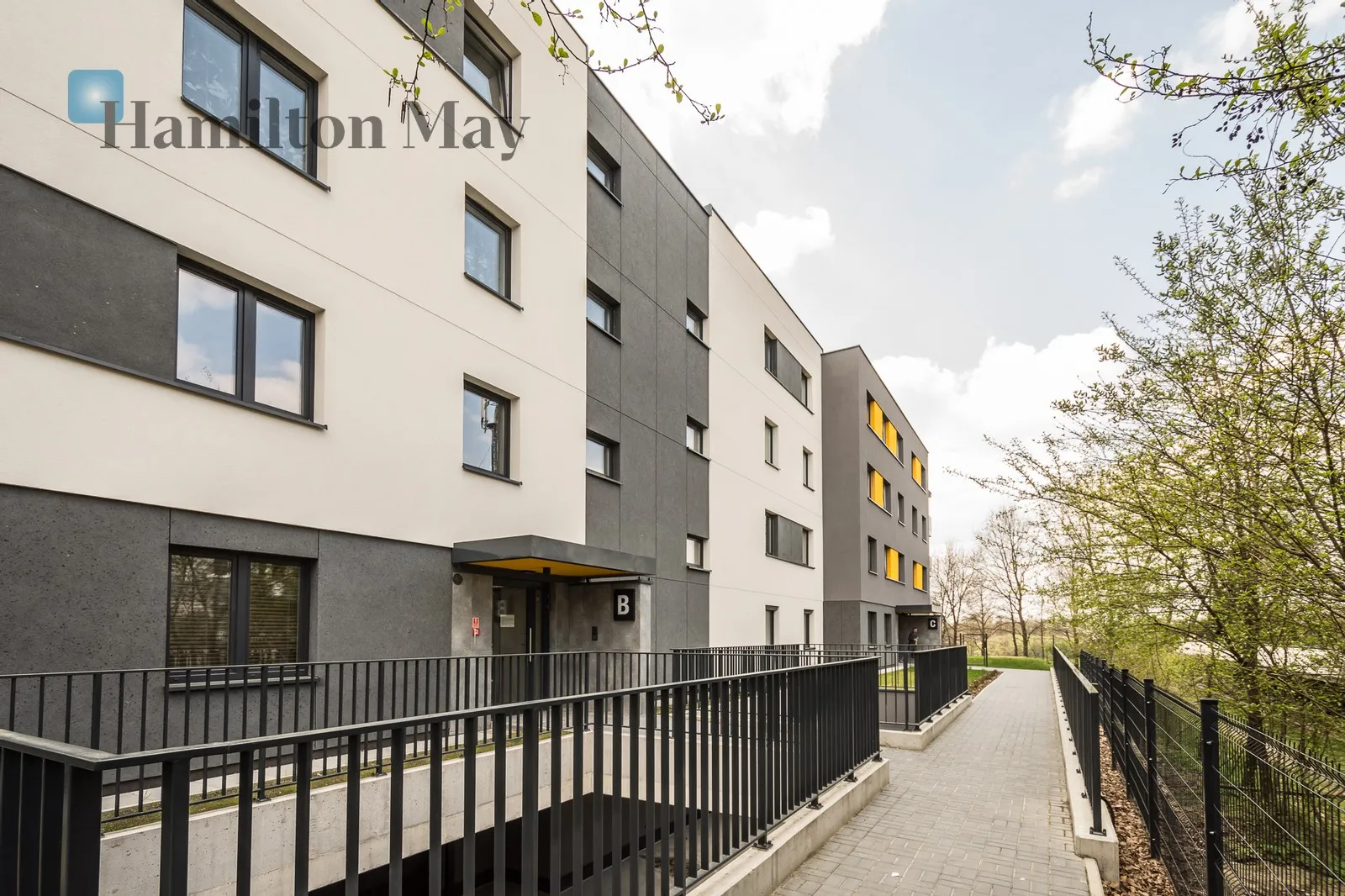 Price: 3500 PLN Bedrooms: 1 - slider