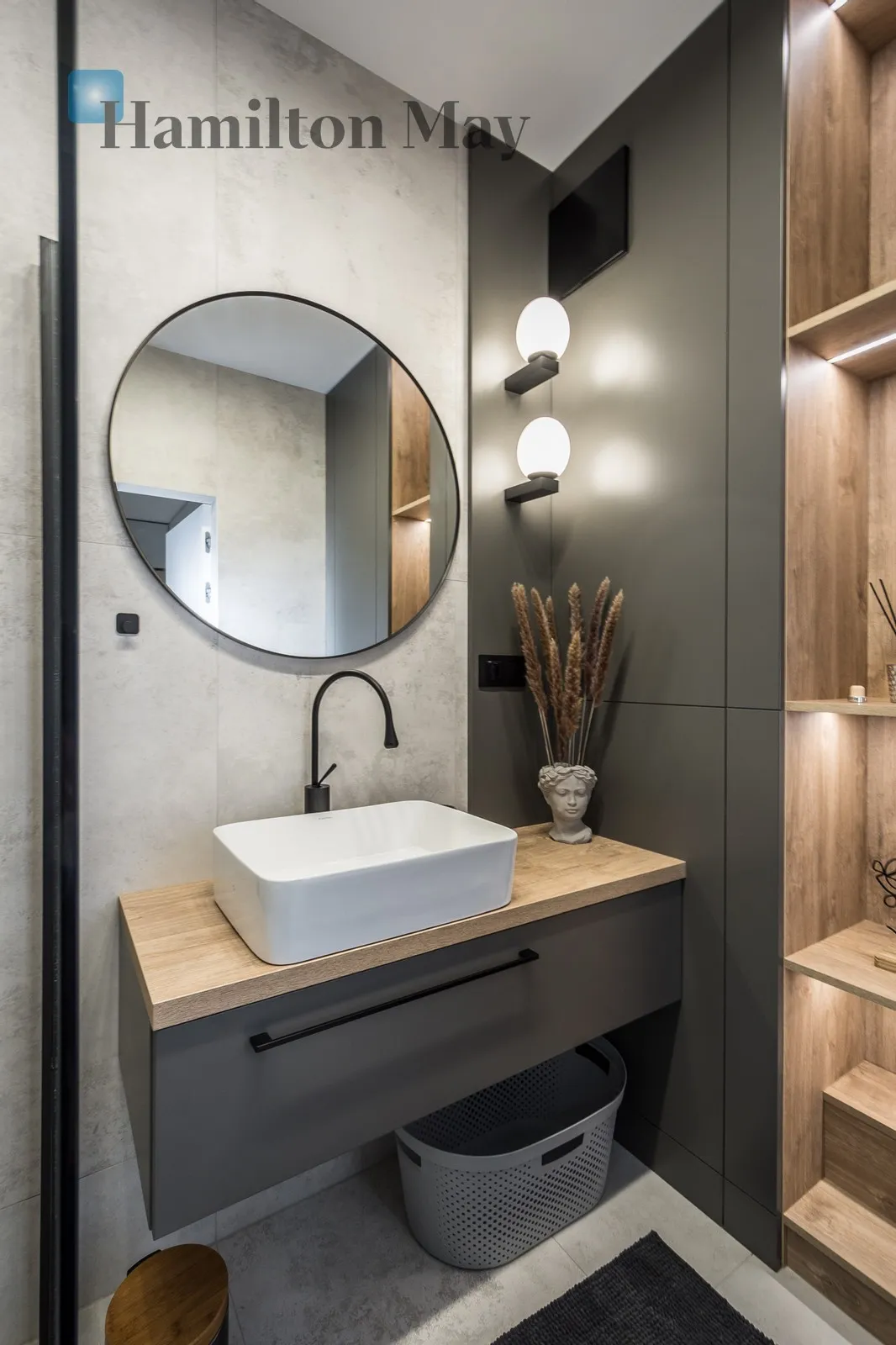 Distance to centre: 5.83 km Level: 3 Price: 3500 PLN Bedrooms: 1 - slider