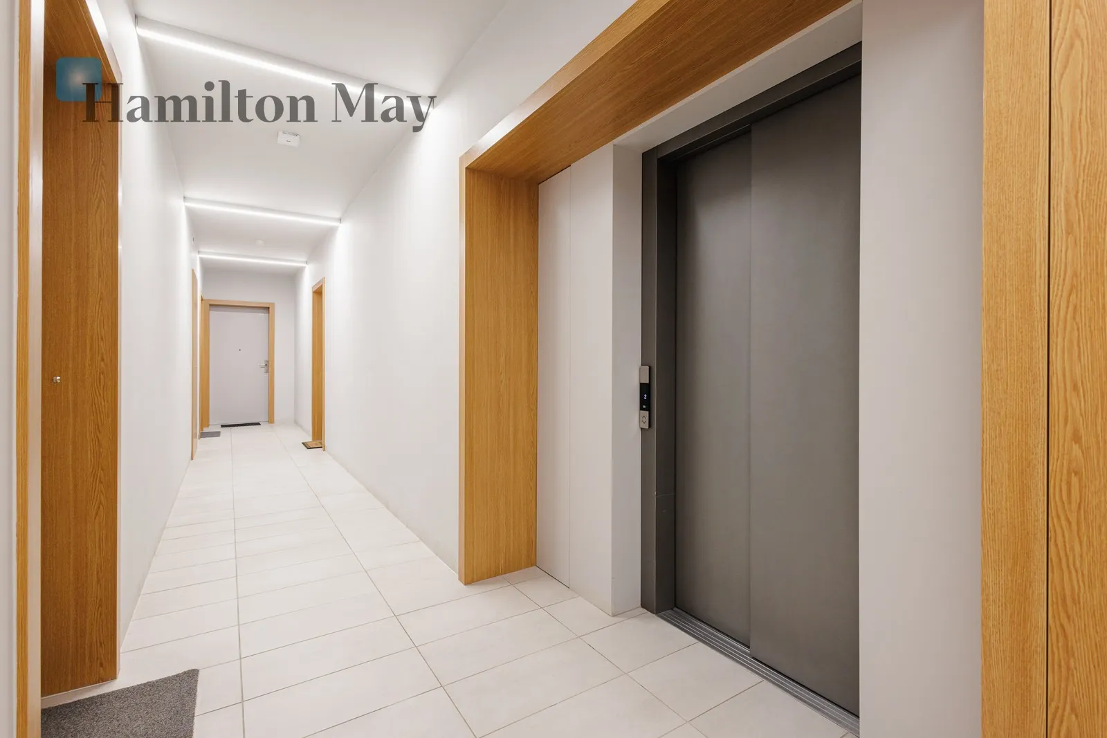 Subregion: Sielce Distance to centre: 4.65 km Level: 3 Price: 5500 PLN Bedrooms: 2 Bathrooms: 1 Size: 65m2 - slider