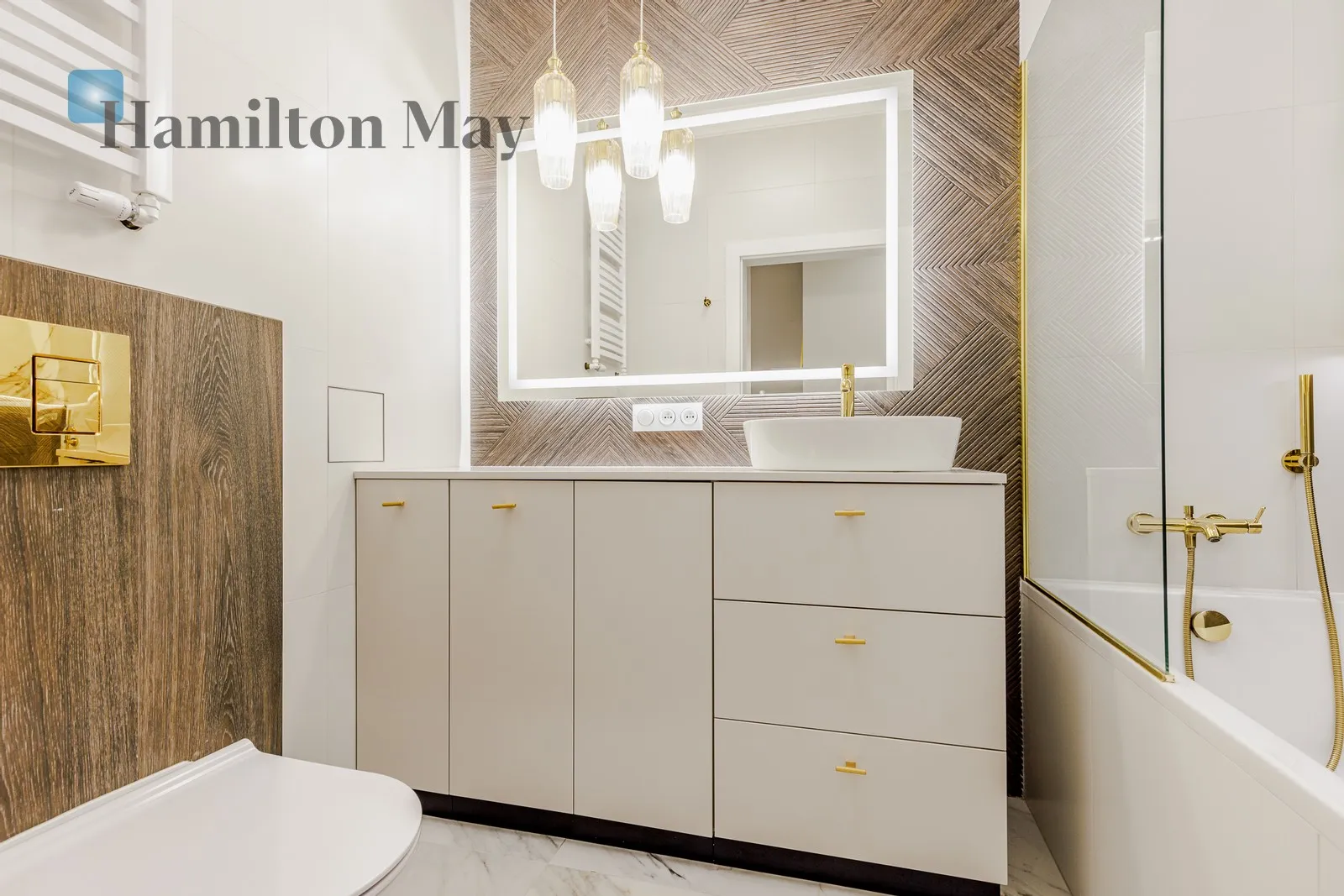 Street: Prymasa Augusta Hlonda Region: Wilanów Subregion: Błonia Wilanowskie Distance to centre: 8.69 km Level: 2 Price: 7950 PLN Bedrooms: 3 - slider