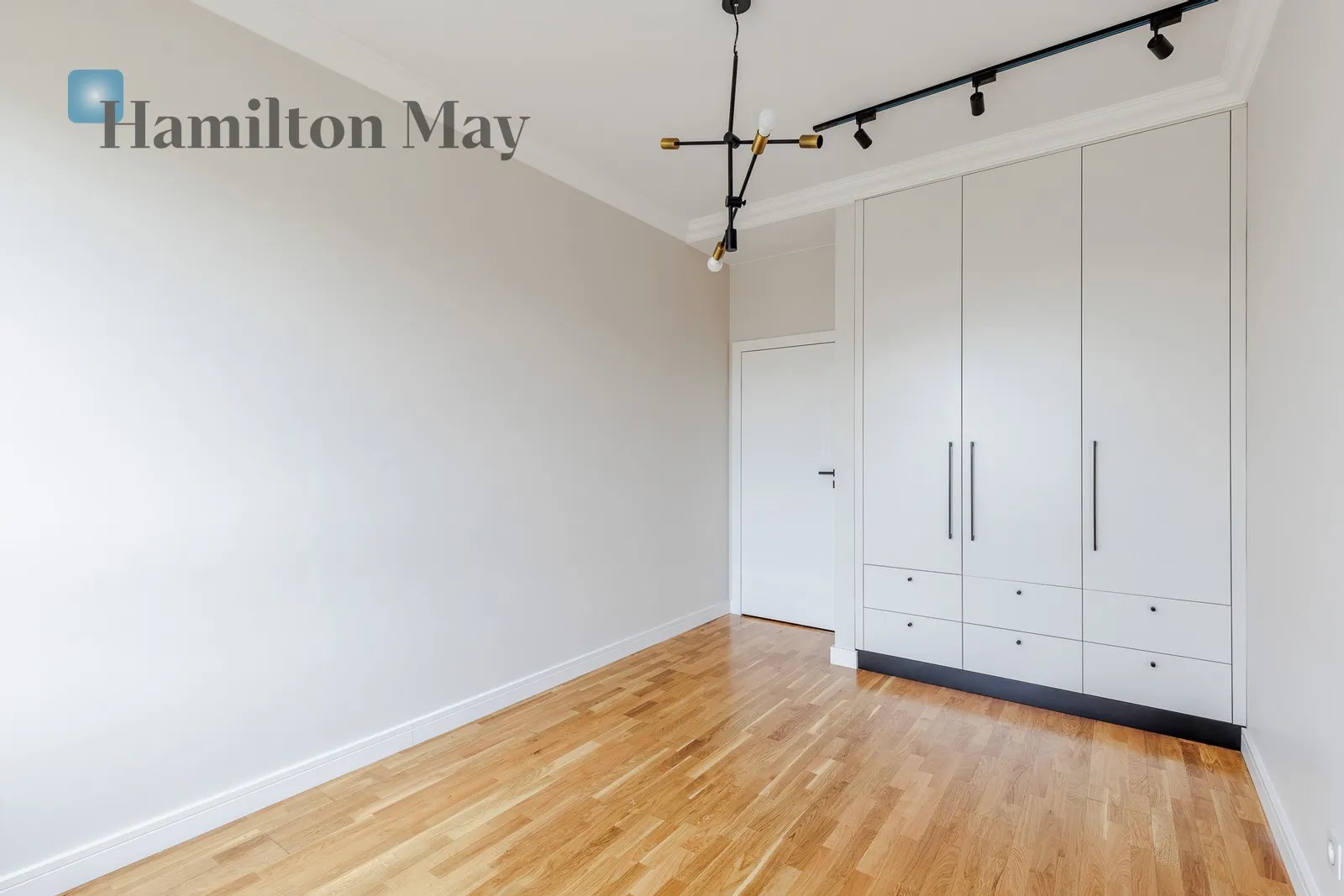 City: Warszawa Street: Prymasa Augusta Hlonda Region: Wilanów Subregion: Błonia Wilanowskie Distance to centre: 8.69 km Level: 2 Price: 7950 PLN - slider