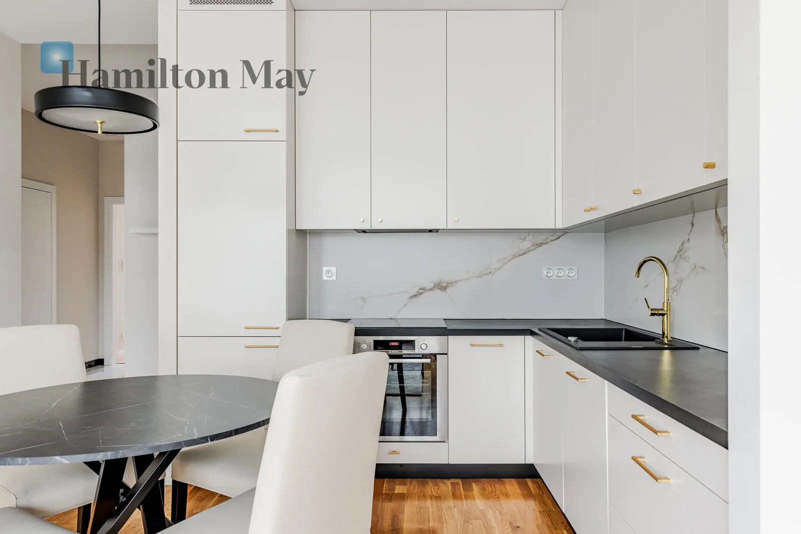 Street: Prymasa Augusta Hlonda Region: Wilanów Subregion: Błonia Wilanowskie Distance to centre: 8.69 km Level: 2 Price: 7950 PLN Bedrooms: 3 Bathrooms: 2 Size: 83m2 - slider