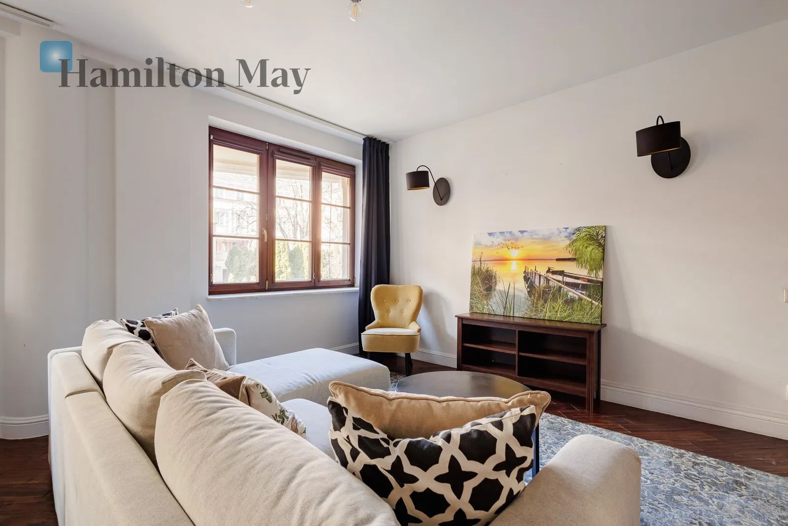 Street: Bednarska Region: Śródmieście Subregion: Powiśle Distance to centre: 1.66 km Level: 1 Price: 7500 PLN Bedrooms: 2 Bathrooms: 1 Size: 89m2 Price/m2: 84 PLN - slider