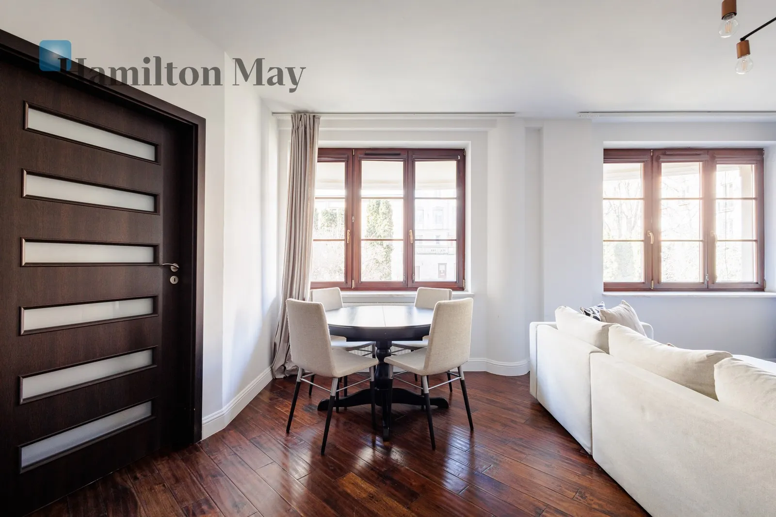 City: Warszawa Street: Bednarska Region: Śródmieście Subregion: Powiśle Distance to centre: 1.66 km Level: 1 Price: 7500 PLN Bedrooms: 2 Bathrooms: 1 - slider