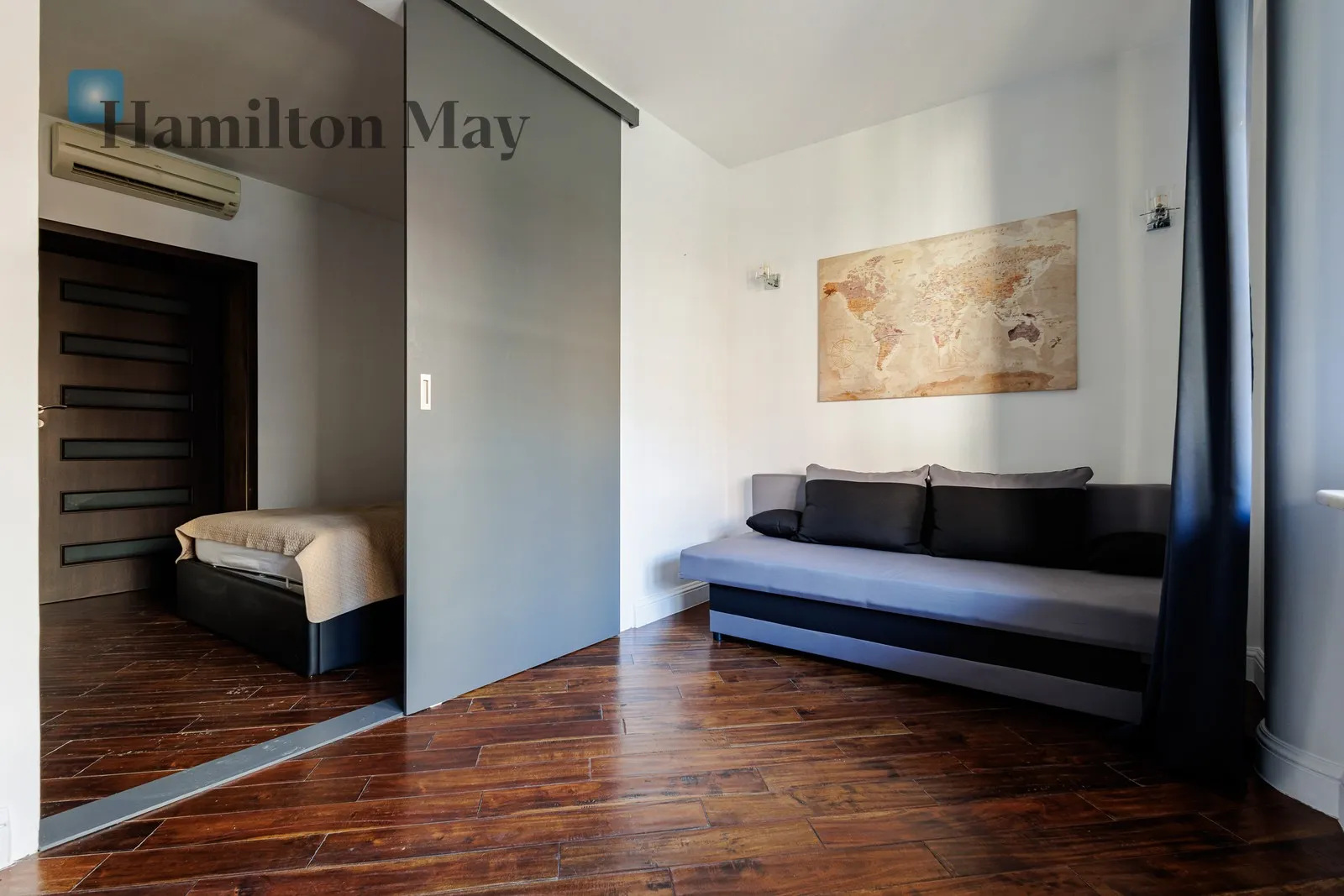 Region: Śródmieście Subregion: Powiśle Distance to centre: 1.66 km Level: 1 Price: 7500 PLN Bedrooms: 2 Bathrooms: 1 Size: 89m2 - slider