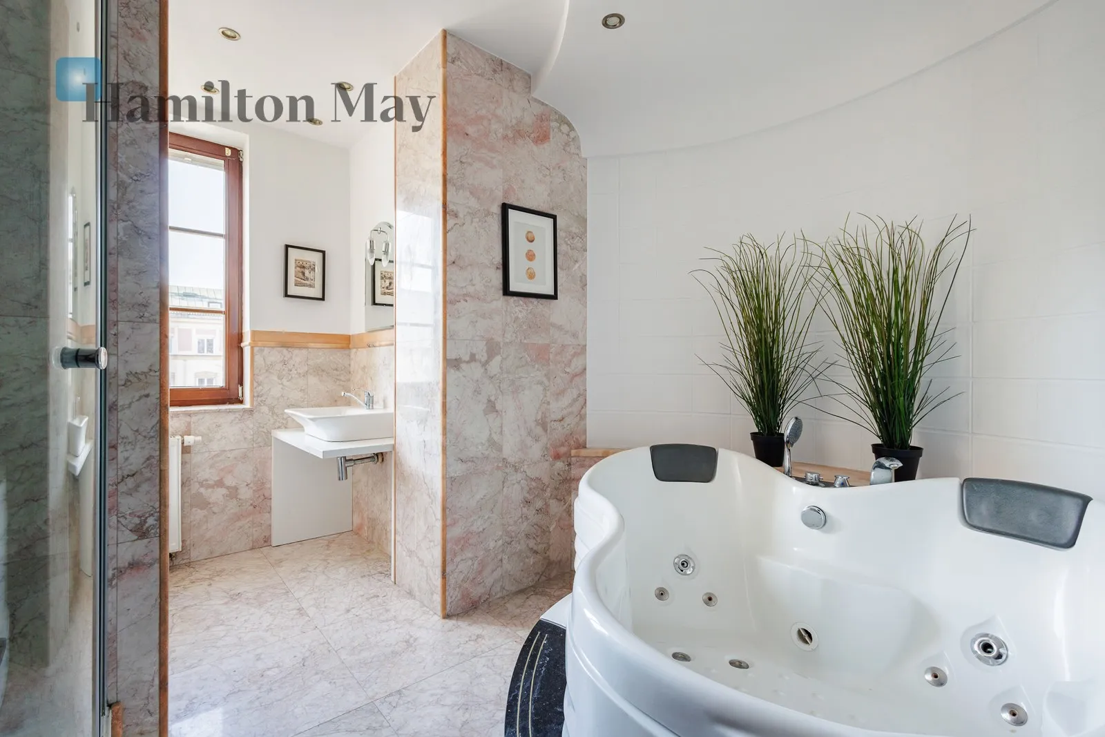 City: Warszawa Street: Bednarska Region: Śródmieście Subregion: Powiśle Distance to centre: 1.66 km Level: 4 Price: 7500 PLN Bedrooms: 2 - slider