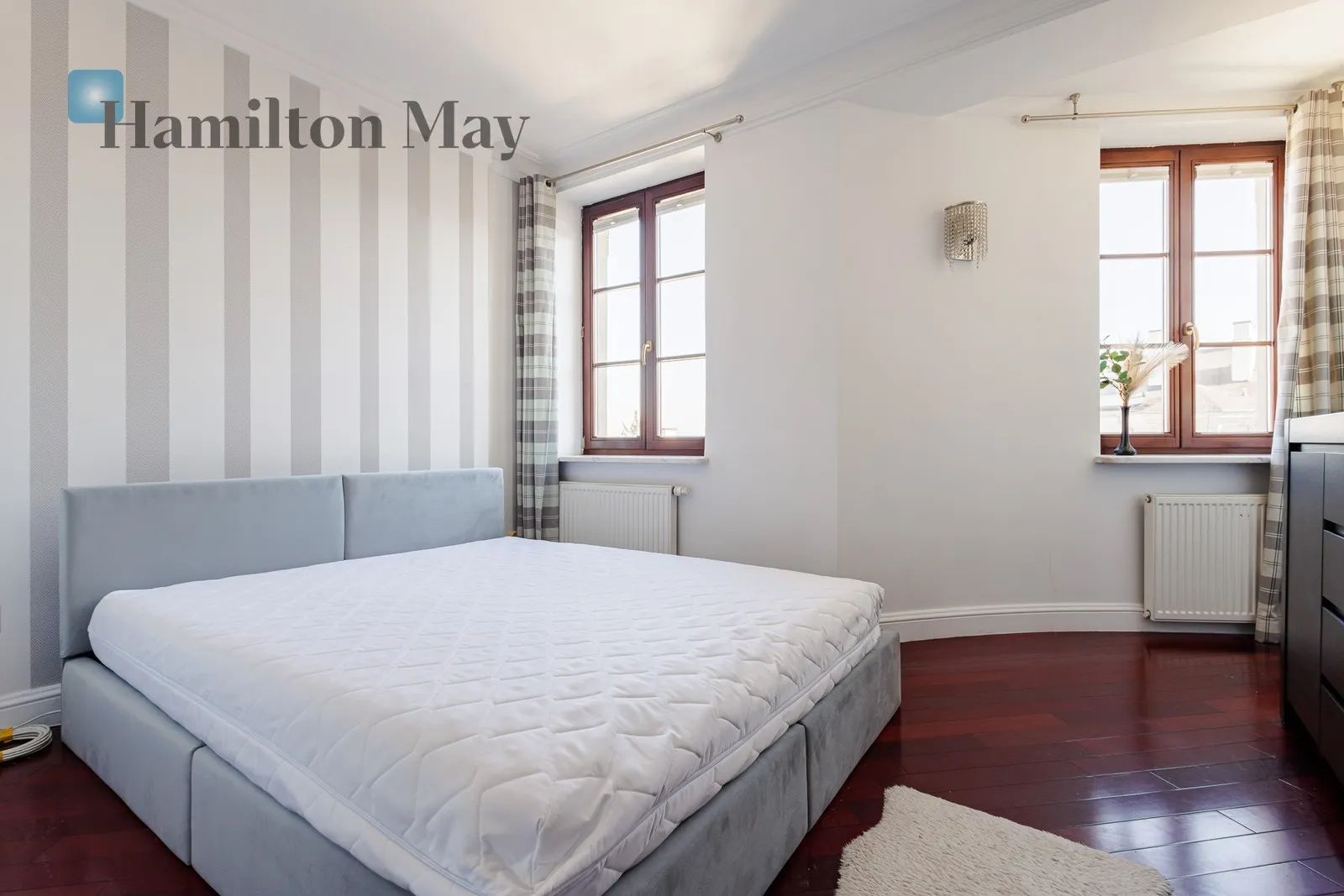 Region: Śródmieście Subregion: Powiśle Distance to centre: 1.66 km Level: 4 Price: 7500 PLN Bedrooms: 2 Bathrooms: 1 Size: 74m2 Price/m2: 101 PLN - slider