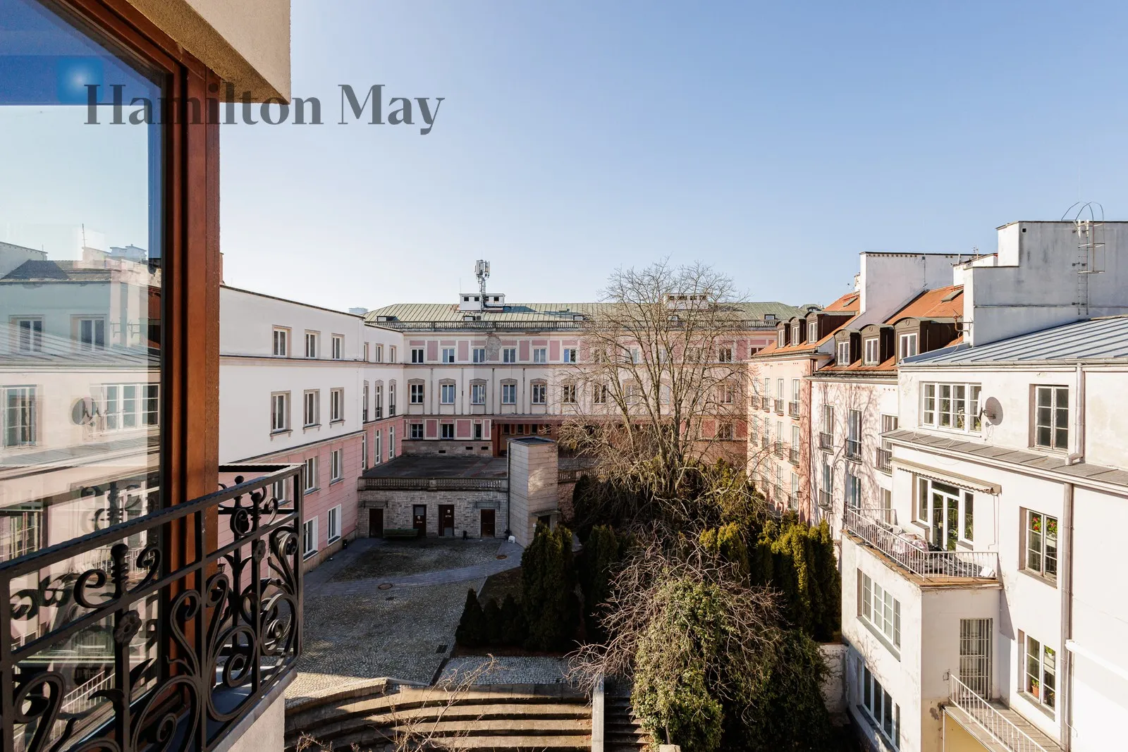 Region: Śródmieście Subregion: Powiśle Distance to centre: 1.66 km Level: 4 Price: 7500 PLN Bedrooms: 2 Bathrooms: 1 - slider