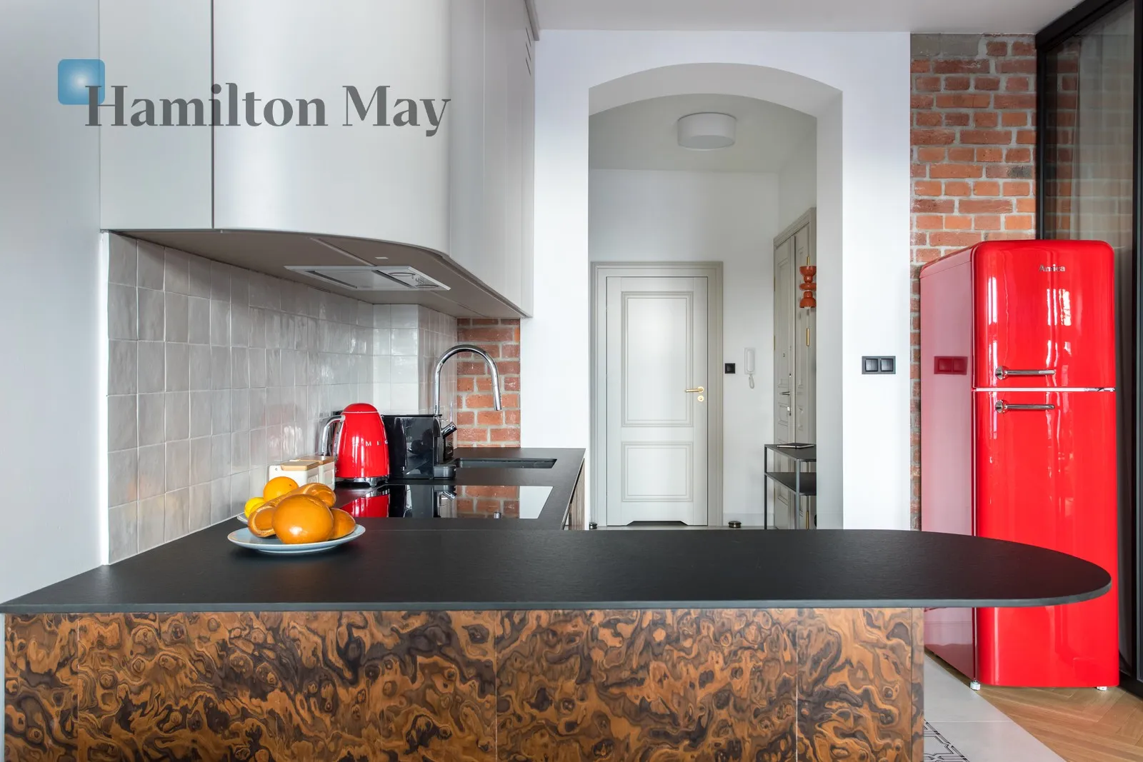 Distance to centre: 1.63 km Level: 2 Price: 1070000 PLN Bedrooms: 1 Bathrooms: 1 Size: 40m2 Price/m2: 26750 PLN - slider