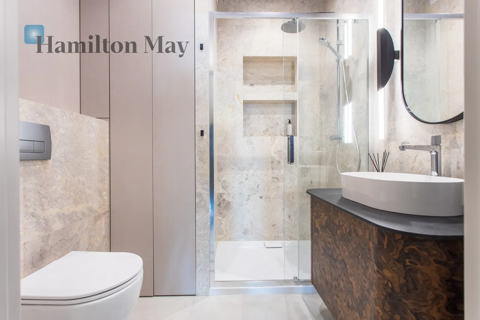 Region: Śródmieście Distance to centre: 1.63 km Level: 2 Price: 1070000 PLN Bedrooms: 1 Bathrooms: 1 - slider