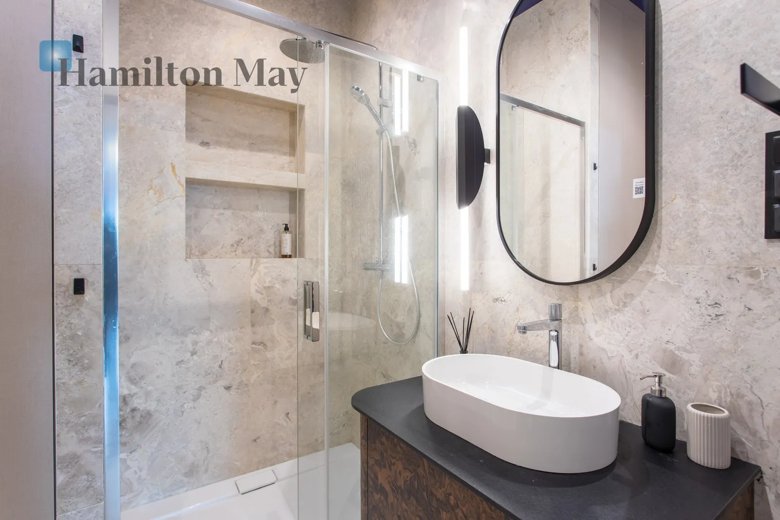 Level: 2 Price: 1070000 PLN Bedrooms: 1 Bathrooms: 1 Size: 40m2 Price/m2: 26750 PLN - slider