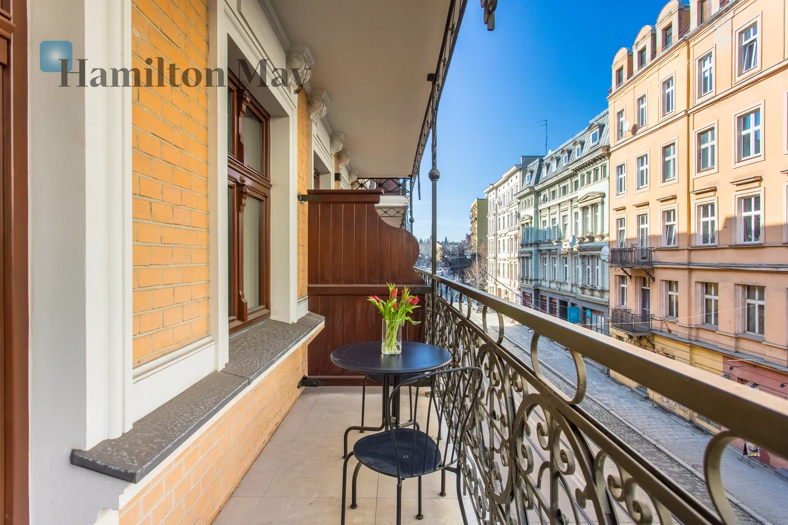 City: Wrocław Street: Szczytnicka Region: Śródmieście Distance to centre: 1.63 km Level: 2 - slider