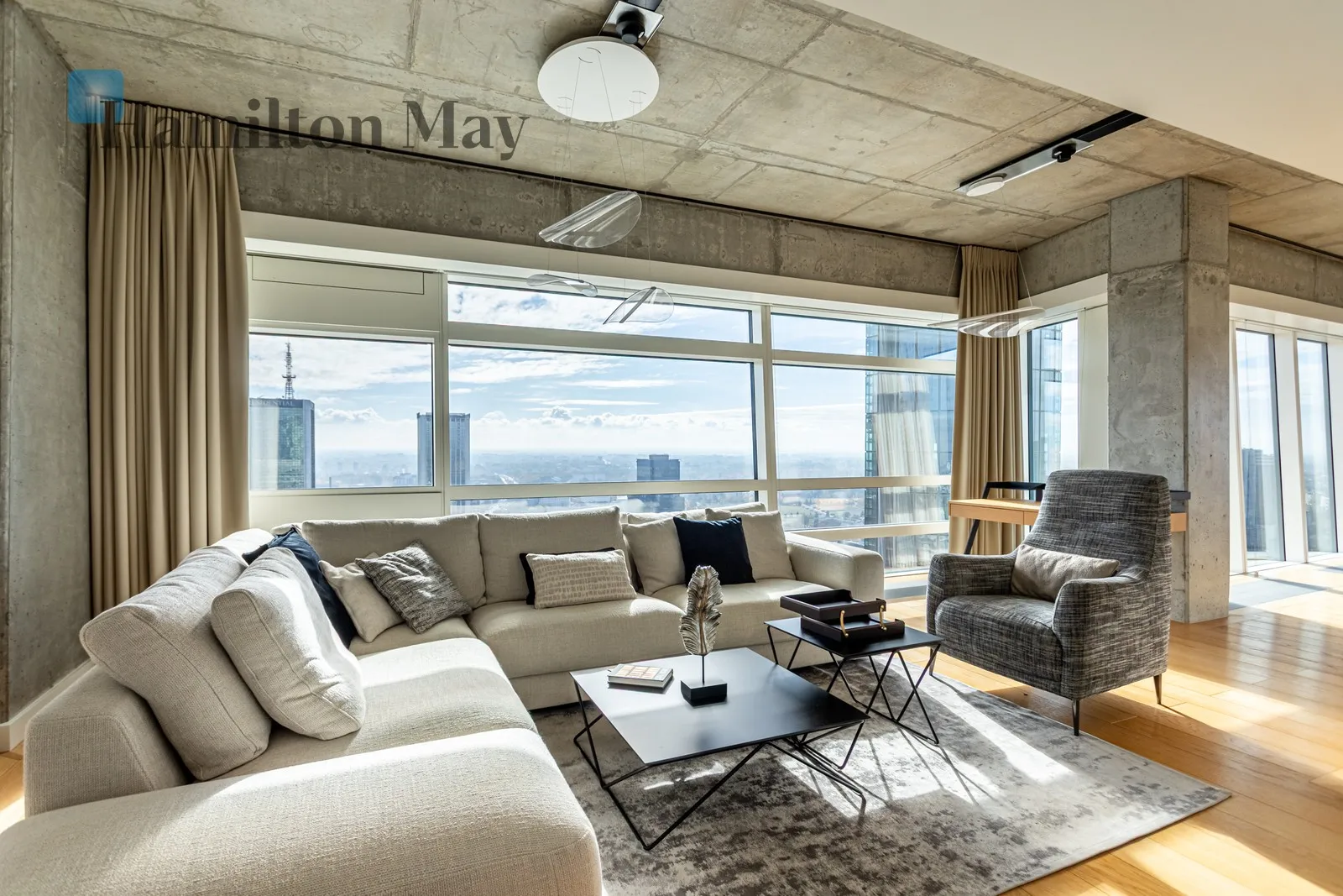 City: Warszawa Street: Złota Region: Śródmieście Distance to centre: 0.65 km Level: 34 Price: 26000 PLN Bedrooms: 1 Bathrooms: 1 Size: 117m2 Price/m2: 222 PLN - slider
