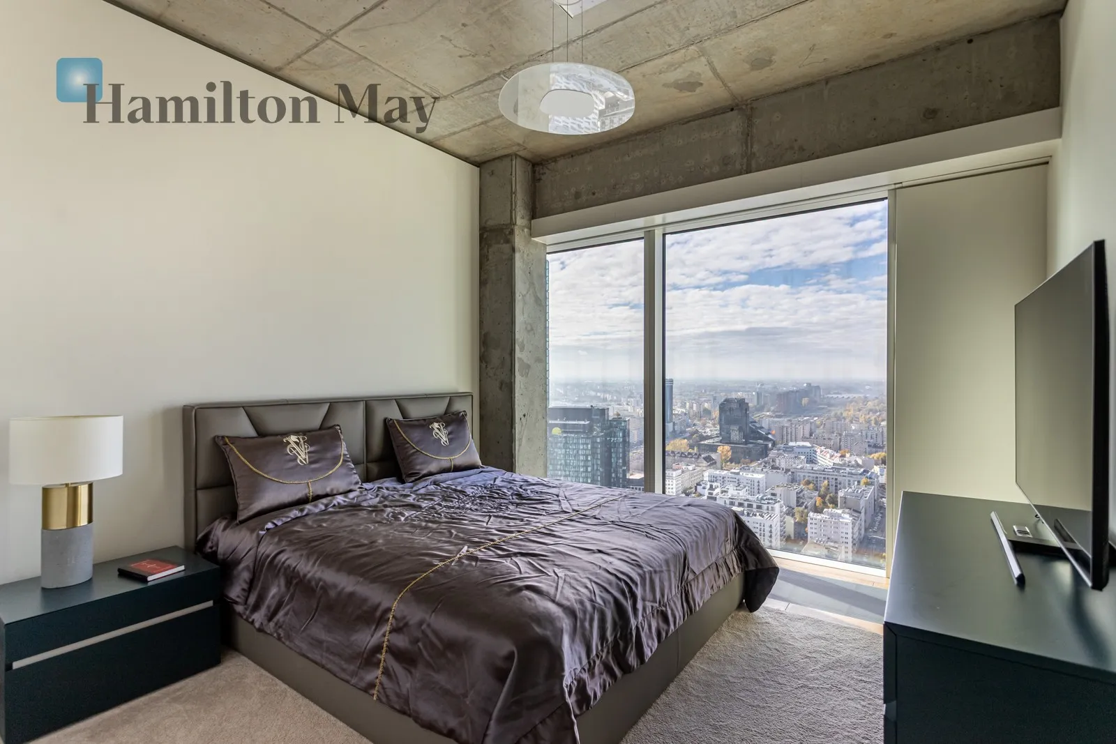City: Warszawa Street: Złota Region: Śródmieście Distance to centre: 0.65 km Level: 34 Price: 26000 PLN - slider