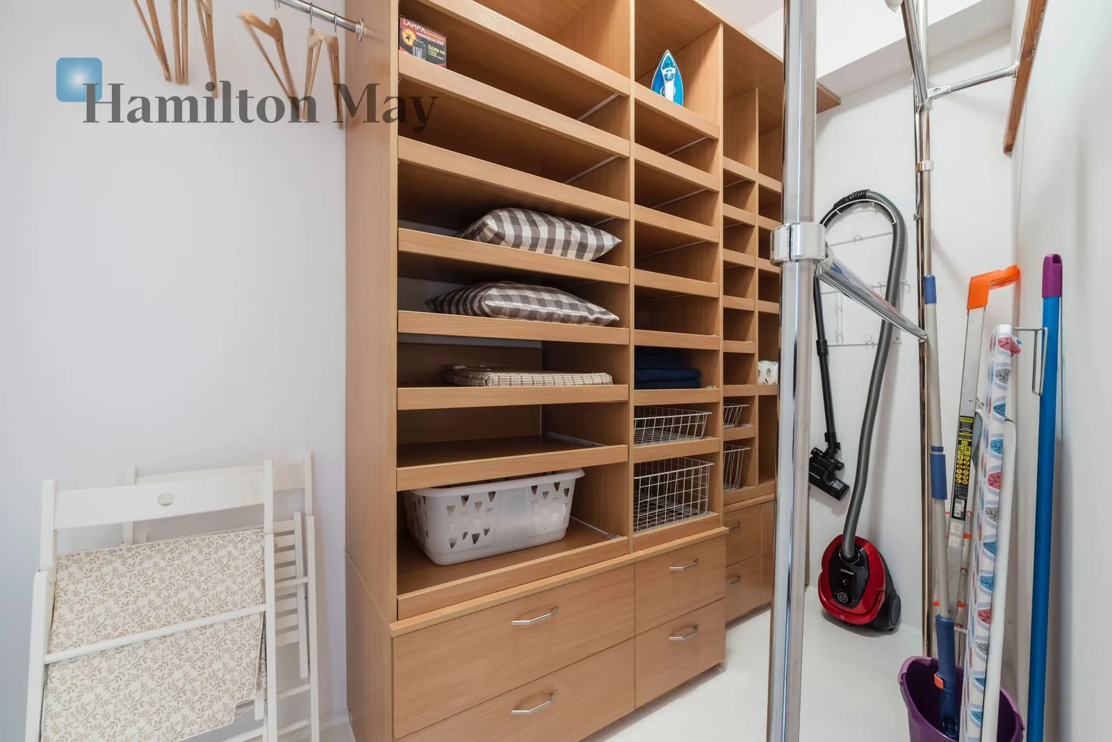 Street: Grochowska Region: Praga-Południe Subregion: Kamionek Distance to centre: 3.53 km Level: 1 Price: 4600 PLN Bedrooms: 1 - slider