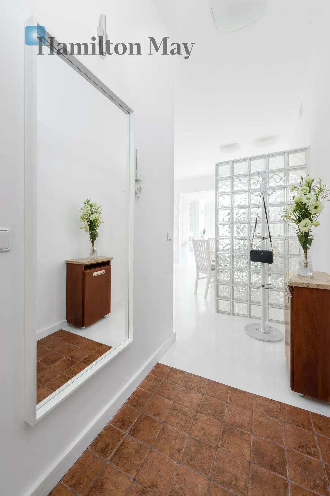 Subregion: Kamionek Distance to centre: 3.53 km Level: 1 Price: 4600 PLN Bedrooms: 1 Bathrooms: 1 Size: 55m2 - slider