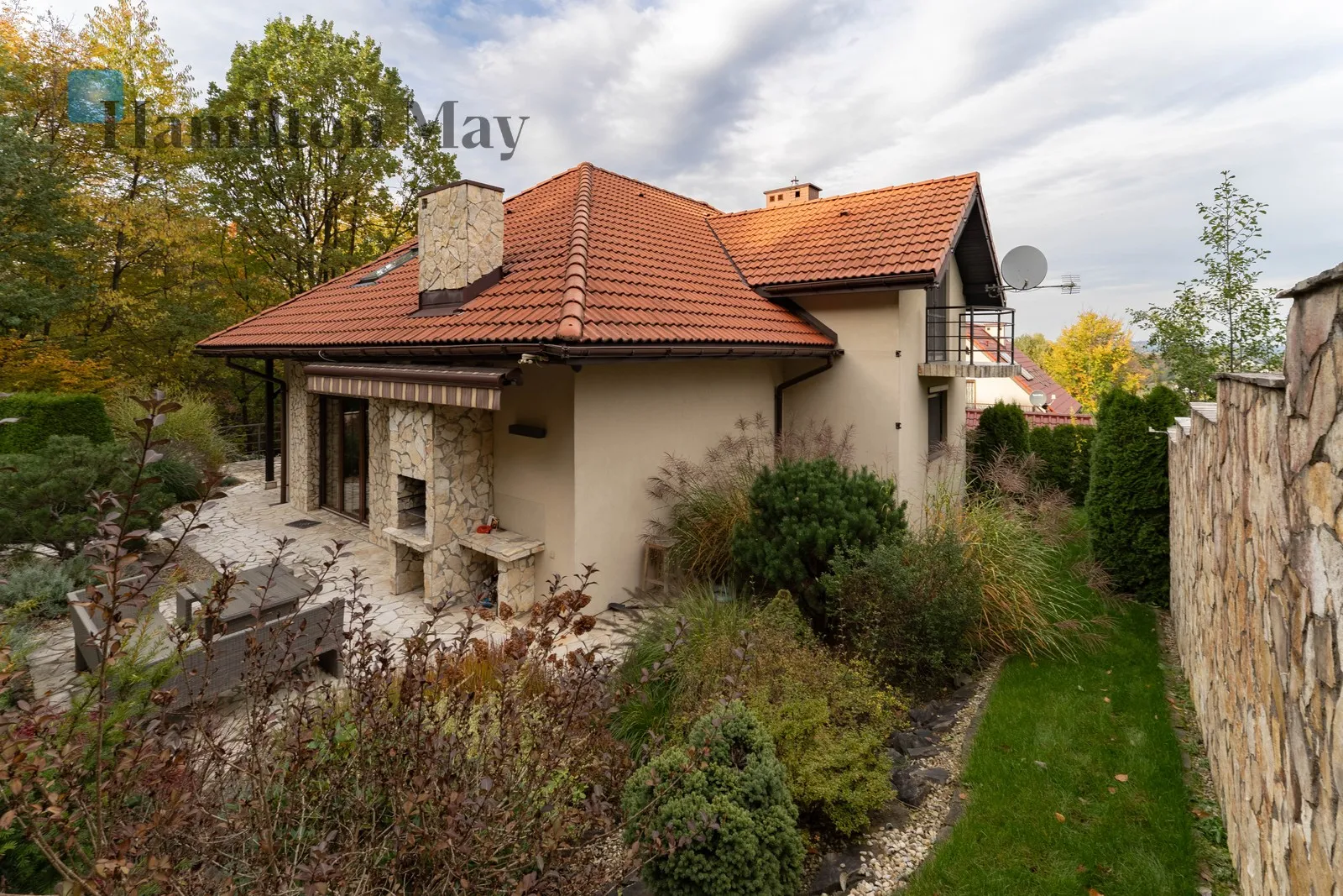 Bedrooms: 3 Bathrooms: 2 Plot size: 600m2 - slider