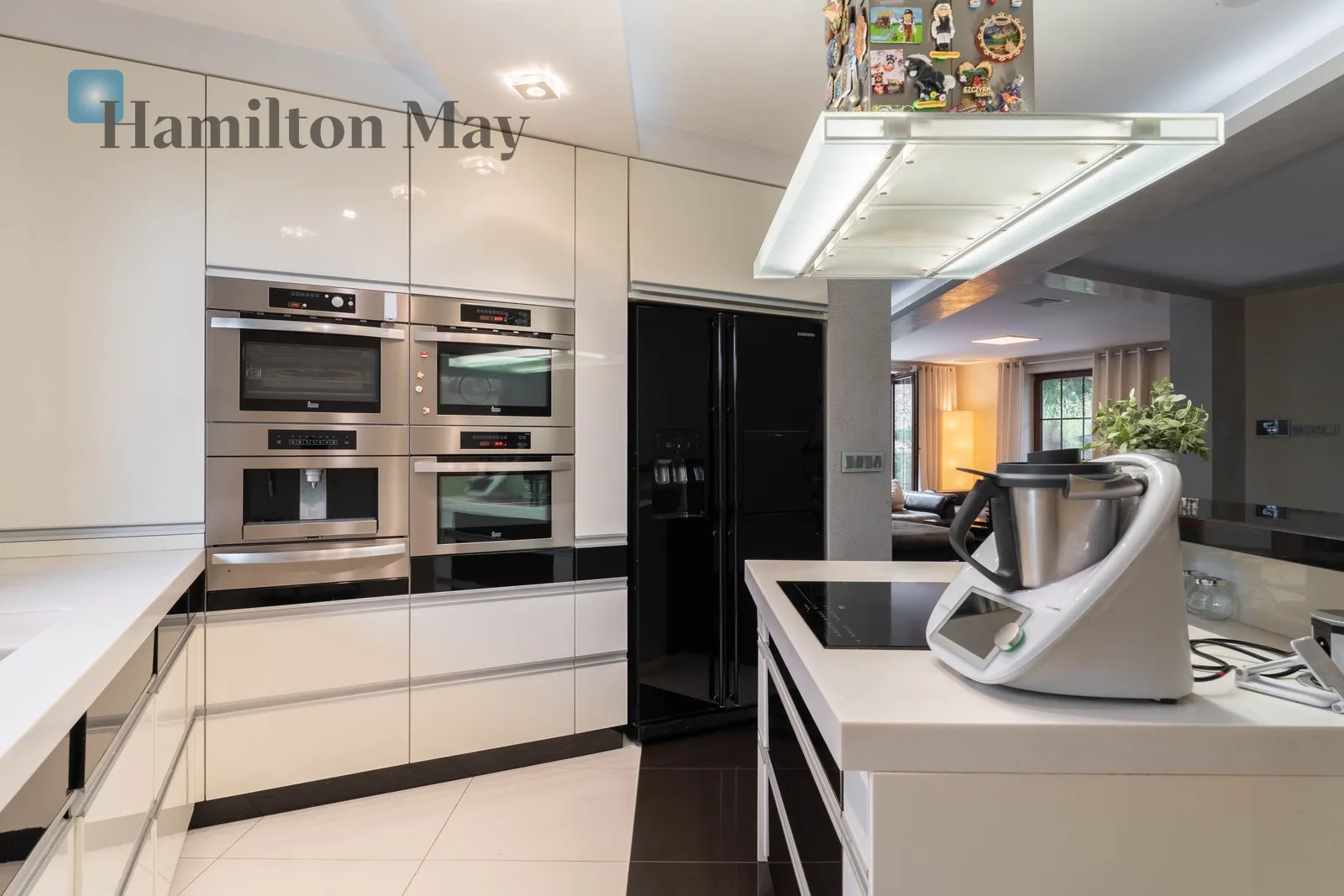 Street: Krzywaczka Region: Krzywaczka Price: 2650000 PLN Bedrooms: 3 Bathrooms: 2 Plot size: 600m2 - slider