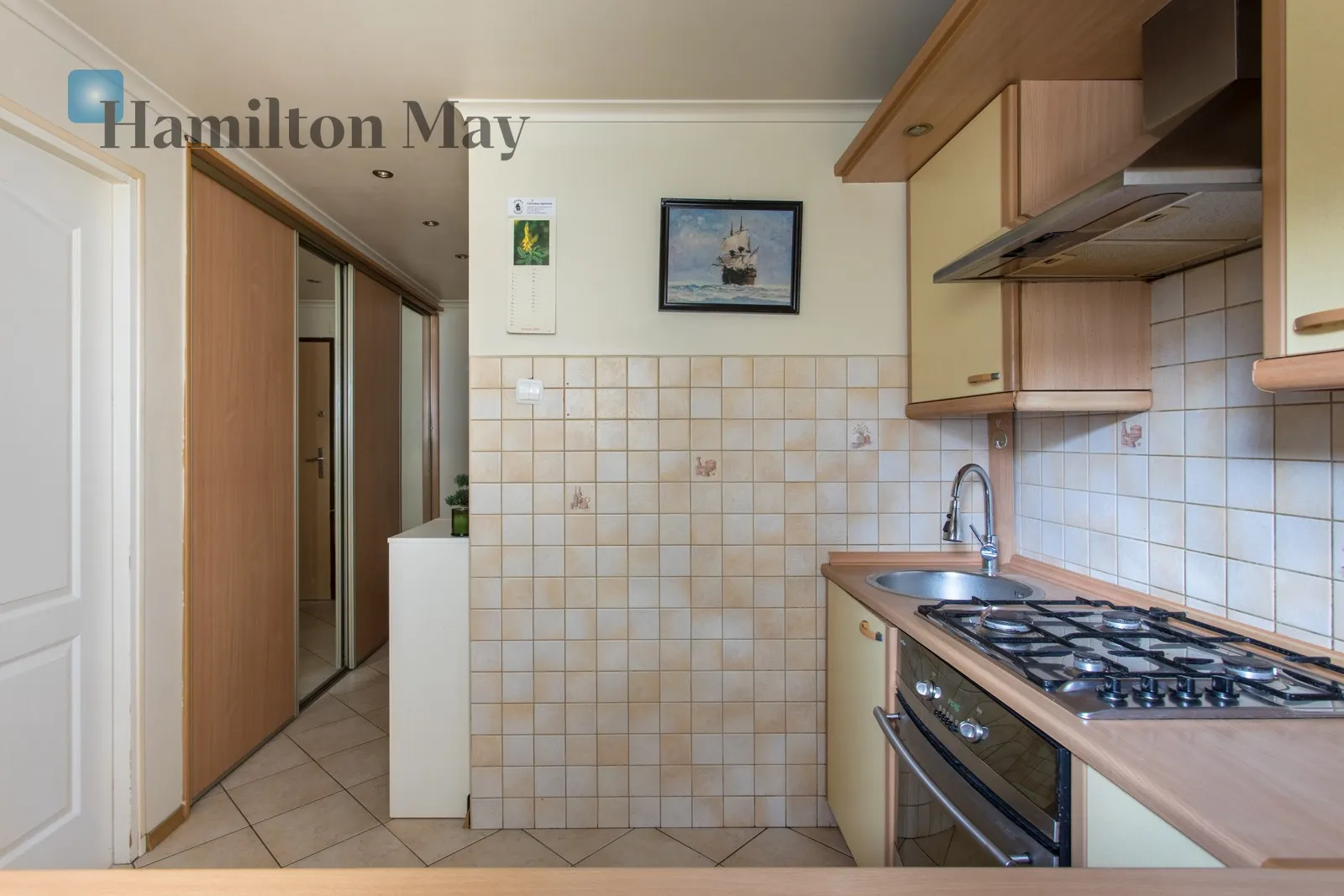 Street: Zaporoska Region: Krzyki Distance to centre: 2.28 km Level: 7 Price: 490000 PLN Bedrooms: 1 Bathrooms: 1 - slider