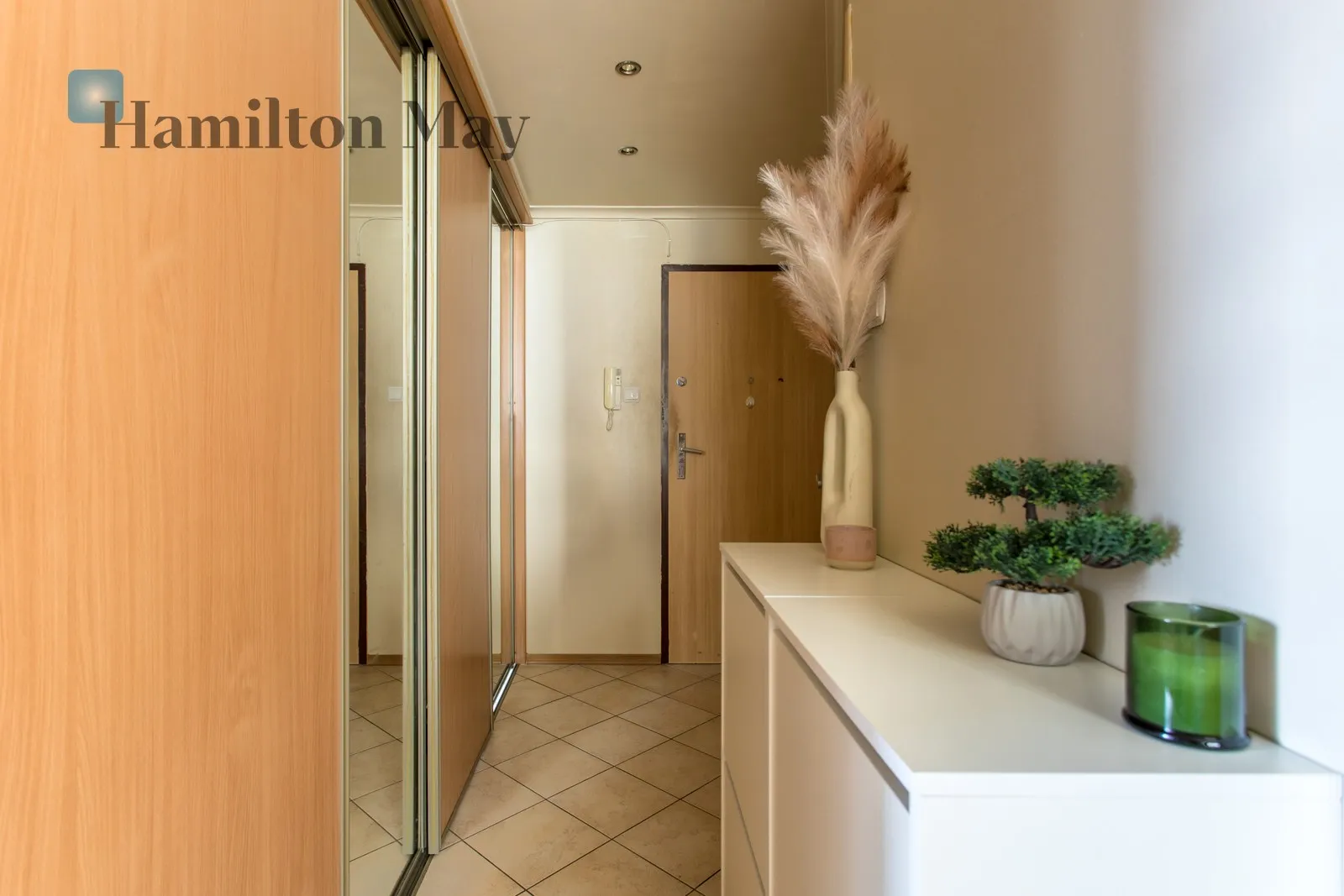 Region: Krzyki Distance to centre: 2.28 km Level: 7 Price: 490000 PLN Bedrooms: 1 Bathrooms: 1 Size: 31.57m2 - slider