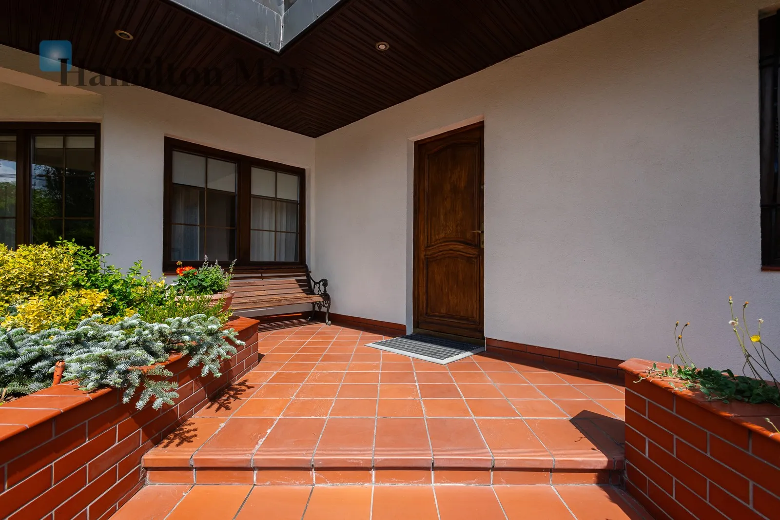 Spacious house with a garden – ready to move in - slider