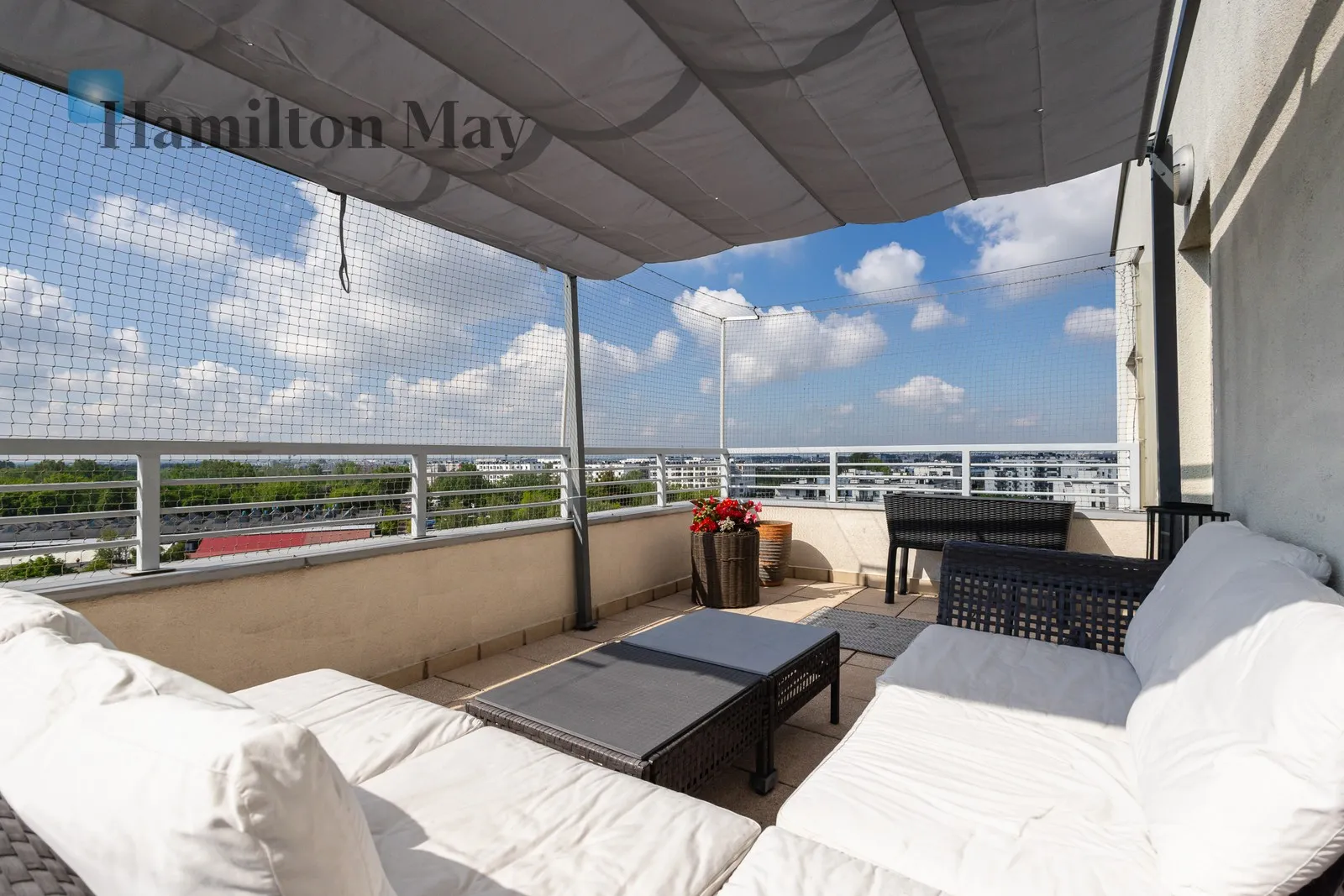 City: Warszawa Street: Włodarzewska Region: Ochota Subregion: Szczęśliwice Distance to centre: 5.32 km Level: 8 Price: 2780000 PLN Bedrooms: 2 Bathrooms: 2 - slider
