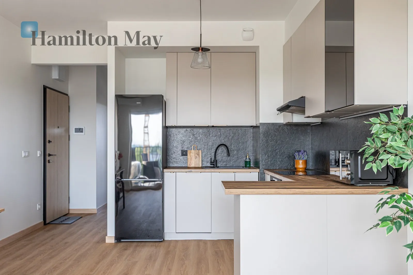 Subregion: Nowe Włochy Distance to centre: 6.5 km Level: 4 Price: 4000 PLN Bedrooms: 1 Bathrooms: 1 Size: 48m2 Price/m2: 83 PLN - slider