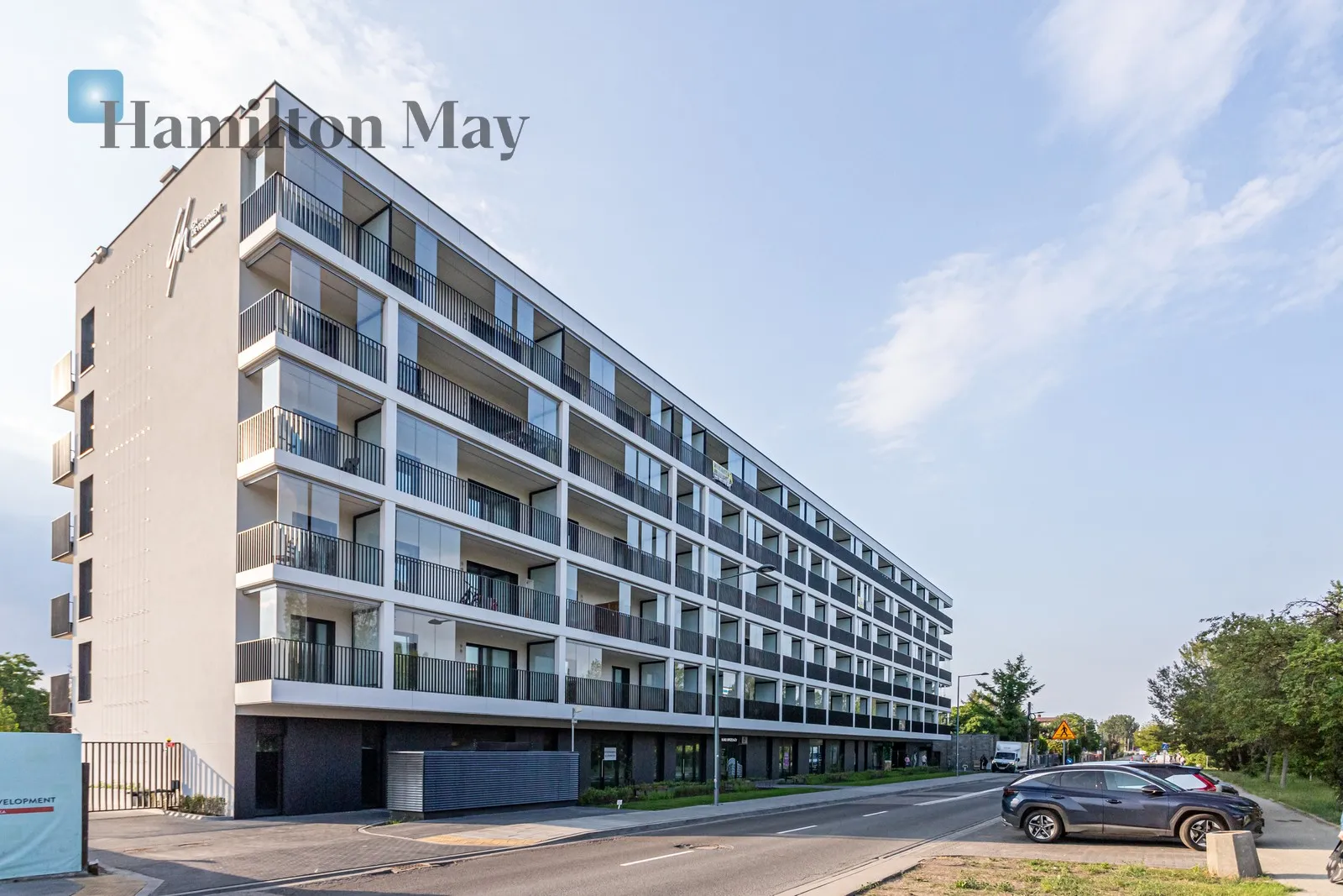 Level: 4 Price: 4000 PLN Bedrooms: 1 Bathrooms: 1 Size: 48m2 Price/m2: 83 PLN - slider