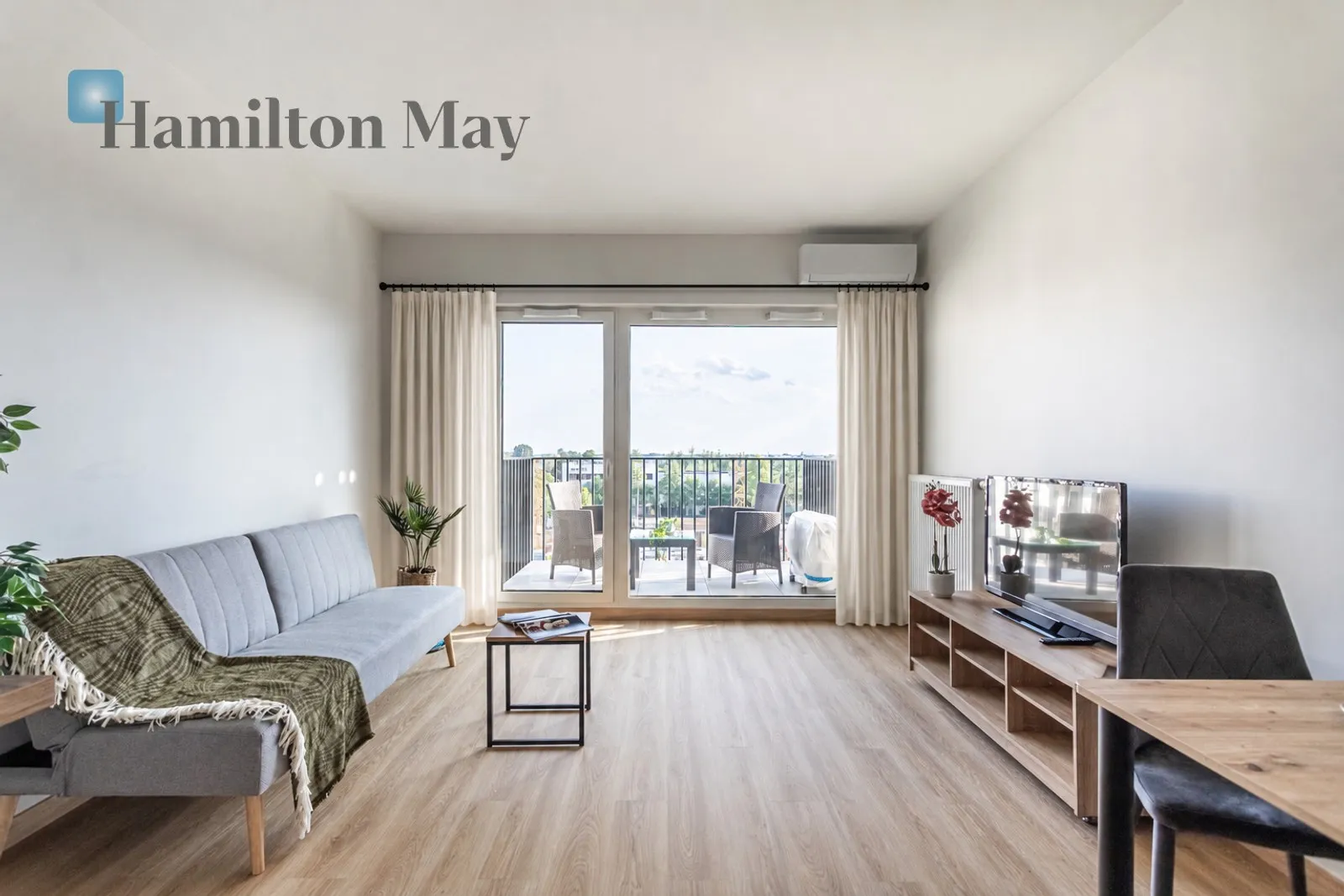 City: Warszawa Street: Orzechowa Region: Włochy Subregion: Nowe Włochy Distance to centre: 6.5 km Level: 4 Price: 4000 PLN Bedrooms: 1 Bathrooms: 1 - slider