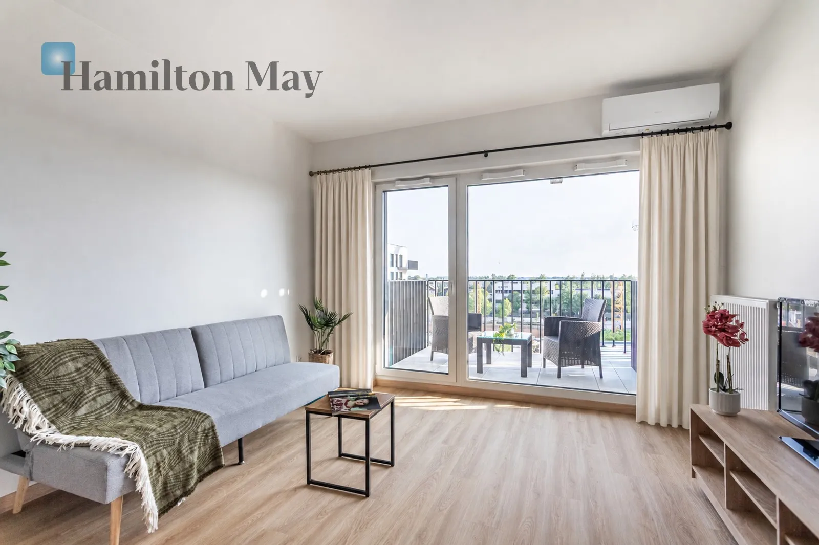 Region: Włochy Subregion: Nowe Włochy Distance to centre: 6.5 km Level: 4 Price: 4000 PLN Bedrooms: 1 Bathrooms: 1 Size: 48m2 Price/m2: 83 PLN - slider