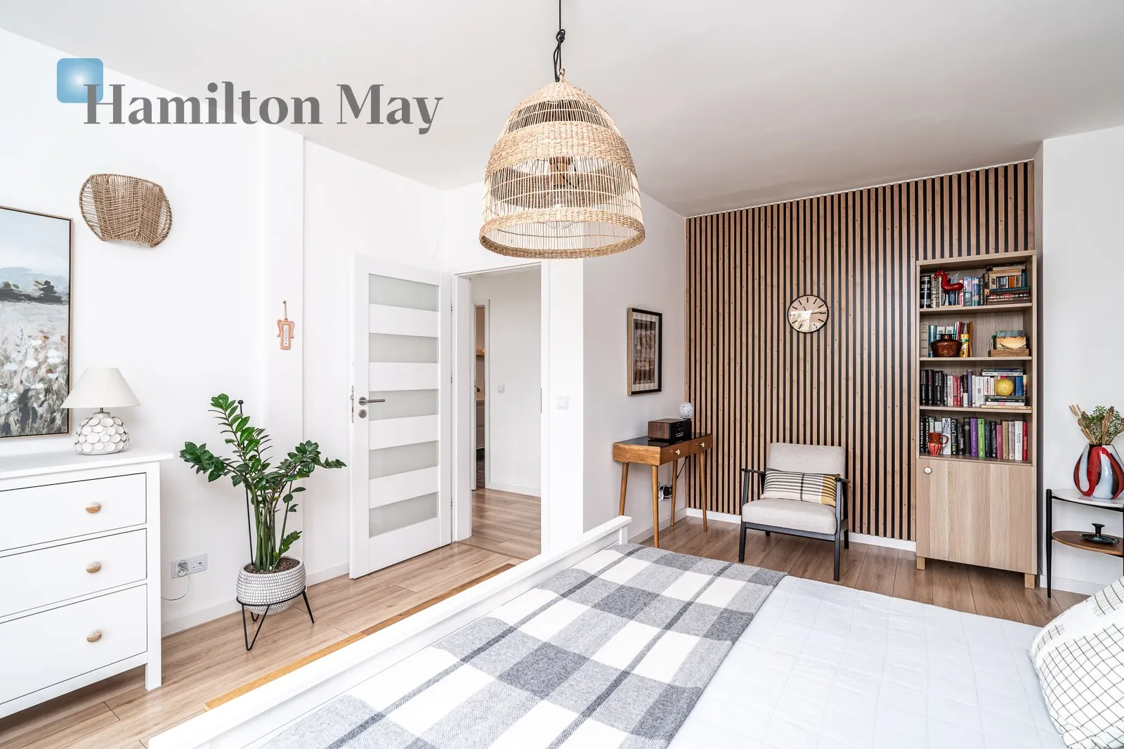 Distance to centre: 15.04 km Price: 2830000 PLN Bedrooms: 4 Bathrooms: 2 Plot size: 402m2 - slider