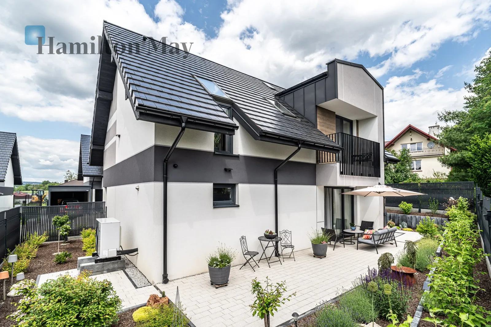 Plot size: 402m2 Price/m2: 14439 PLN - slider