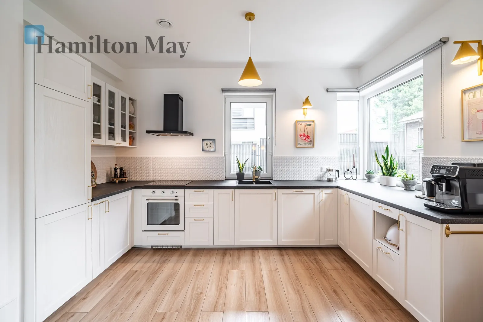 Region: Więckowice Distance to centre: 15.04 km Price: 2830000 PLN Bedrooms: 4 Bathrooms: 2 Plot size: 402m2 Price/m2: 14439 PLN - slider