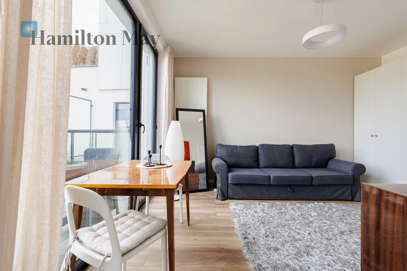 Street: Dzielna Region: Wola Subregion: Nowolipki Distance to centre: 2.54 km Level: 5 Price: 3500 PLN Bedrooms: 1 Bathrooms: 1 Size: 26m2 - slider