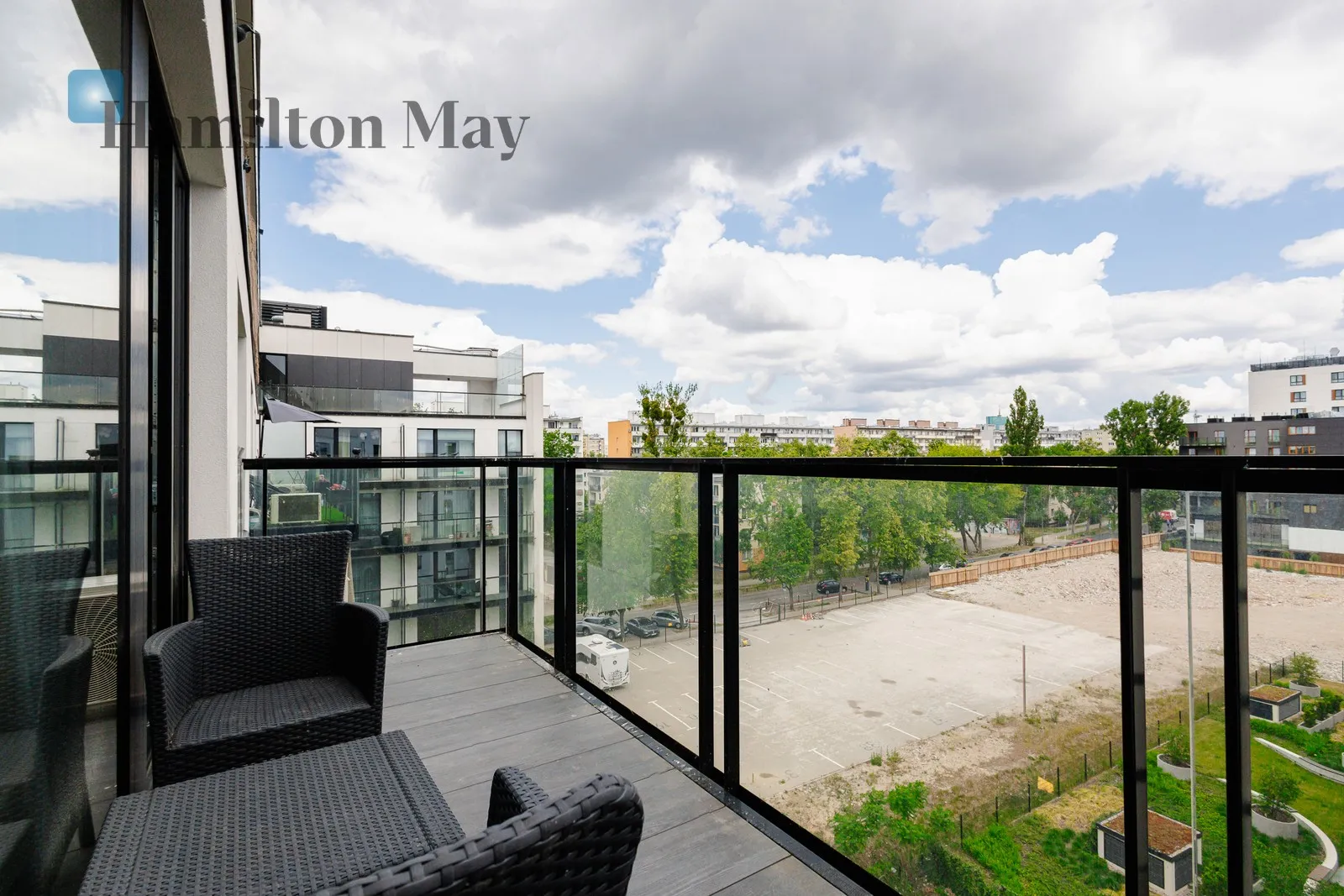 City: Warszawa Street: Dzielna Region: Wola Subregion: Nowolipki Distance to centre: 2.54 km Level: 5 Price: 3500 PLN - slider