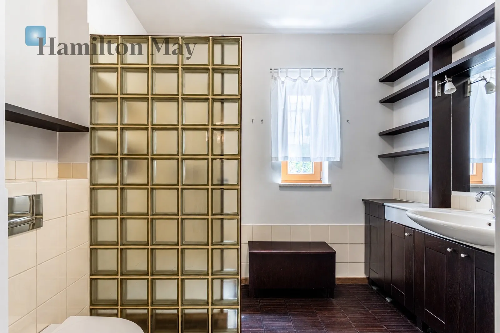Distance to centre: 3.03 km Level: 1 Price: 4900 PLN Bedrooms: 1 Bathrooms: 1 Size: 64m2 Price/m2: 77 PLN - slider