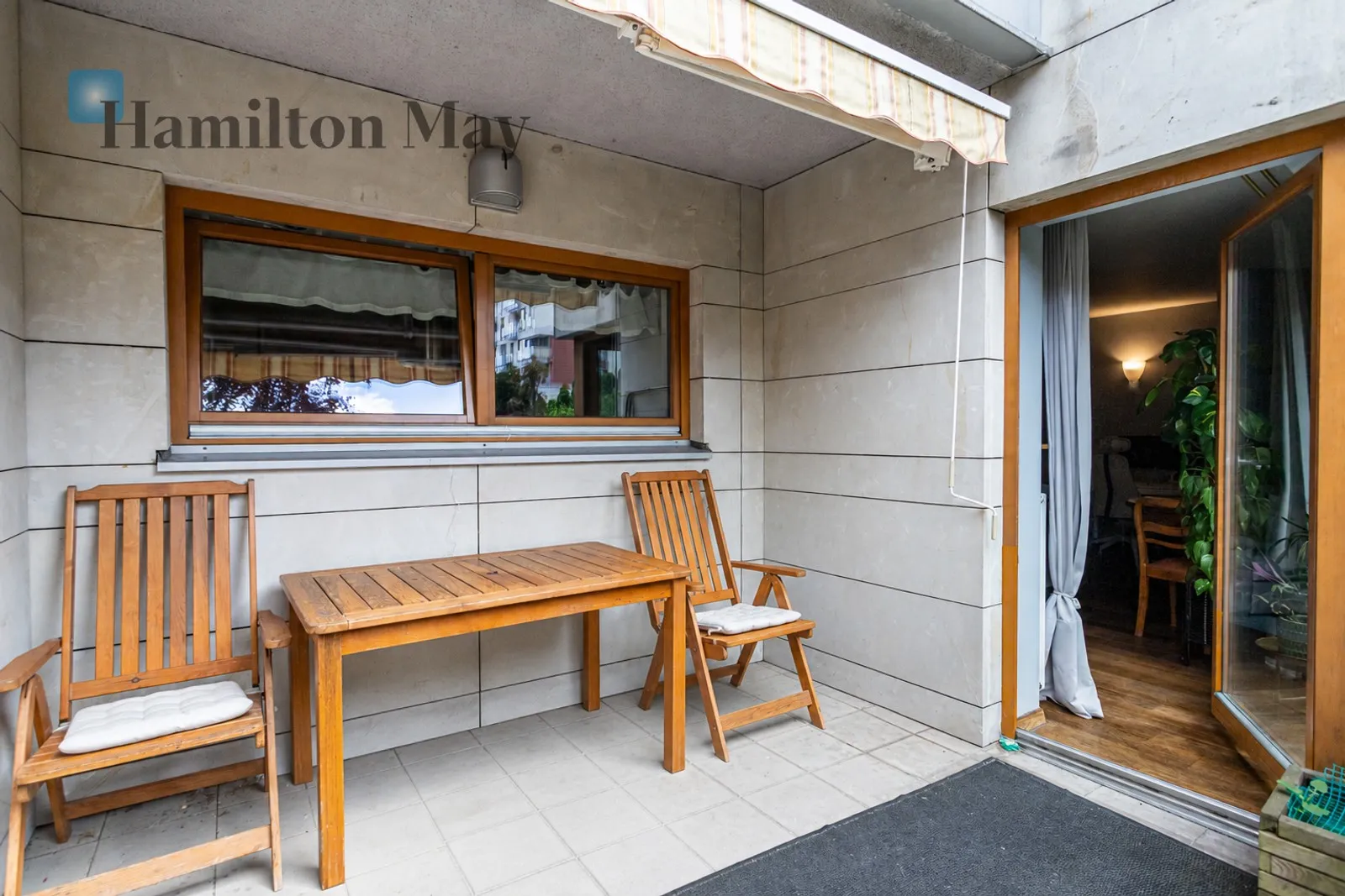 Street: Stanisława Żaryna Region: Mokotów Subregion: Wyględów Distance to centre: 3.03 km Level: 1 Price: 4900 PLN Bedrooms: 1 Bathrooms: 1 Size: 64m2 - slider